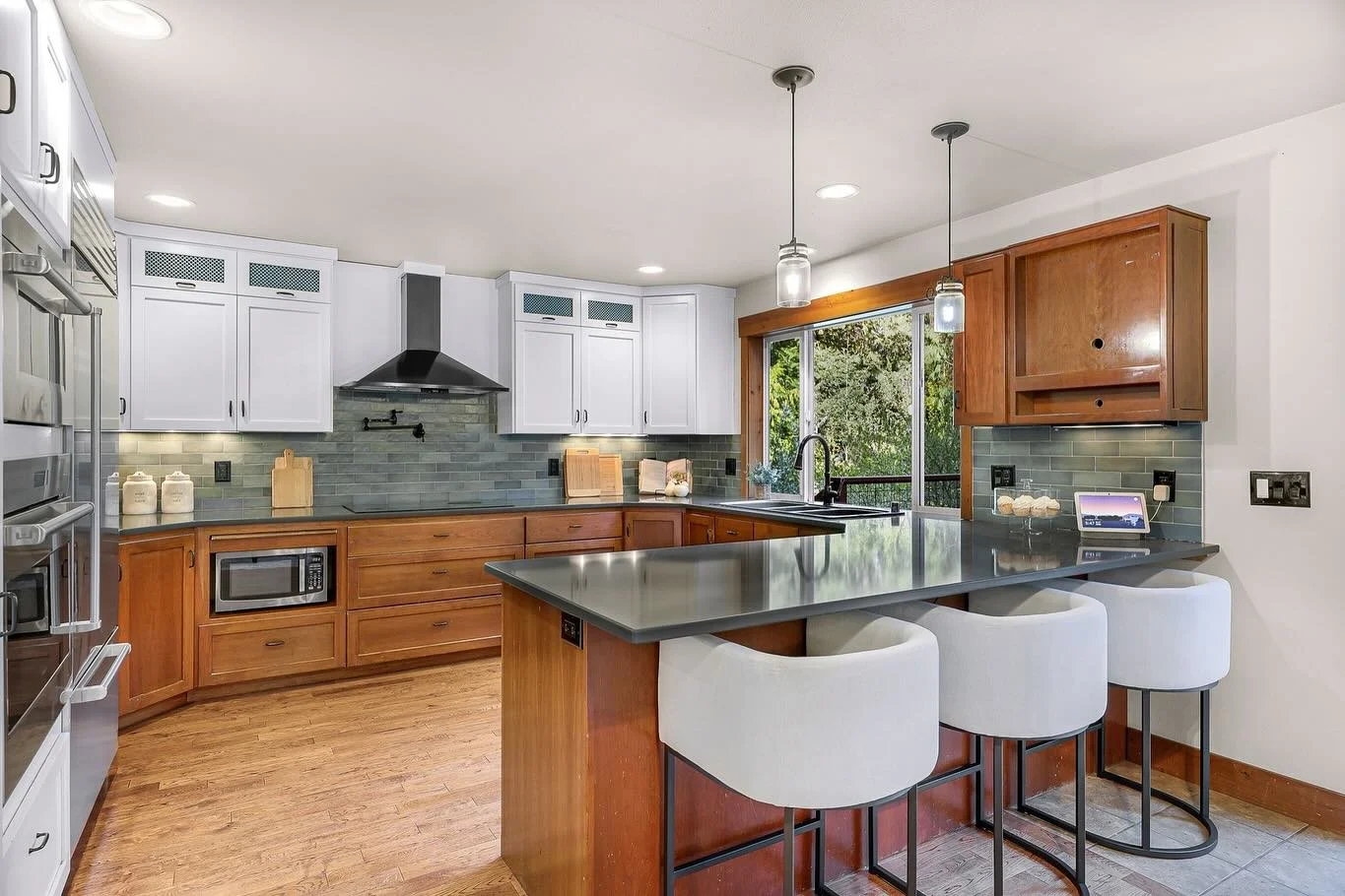 Thank you @northwestnest_realestate for the opportunity to stage your beautiful new Bellingham listing!

1631 S Parkstone Court, Bellingham, WA

MLS 2363175

📷 kimberlinphotography.com