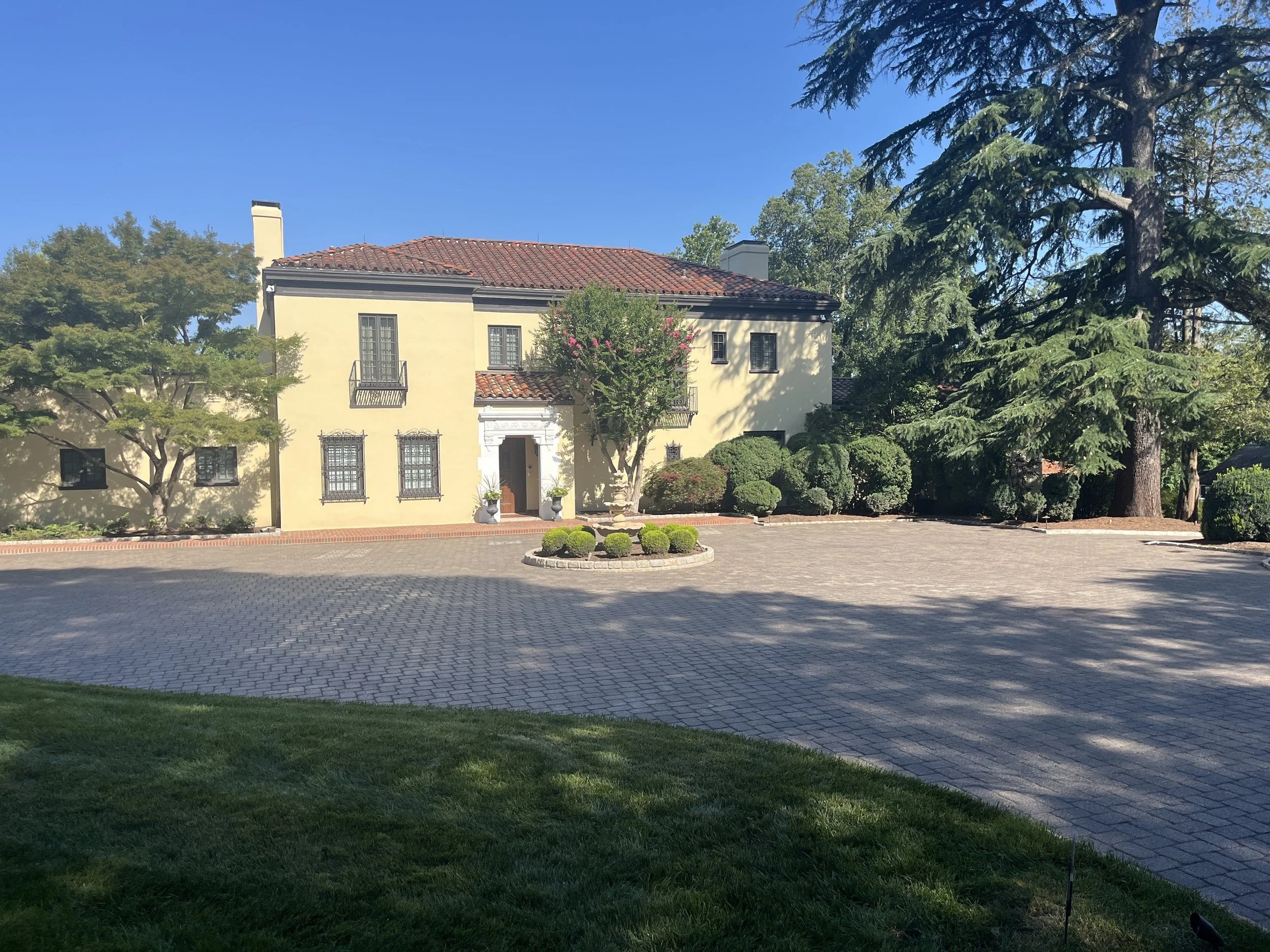 Driveway & Sidewalk Power Washing: Prep for Fall Gatherings