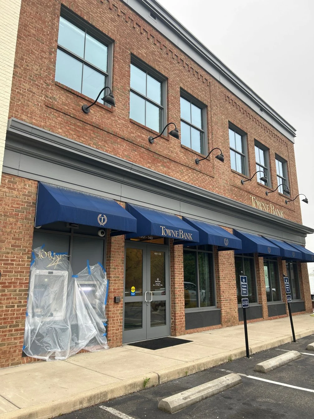 From prep to polish &mdash; we&rsquo;ve got it covered! 

Before every exterior wash, our team takes extra care to protect sensitive areas like this ATM to prevent any water damage. Once everything&rsquo;s secure, we let the power wash do its magic!
