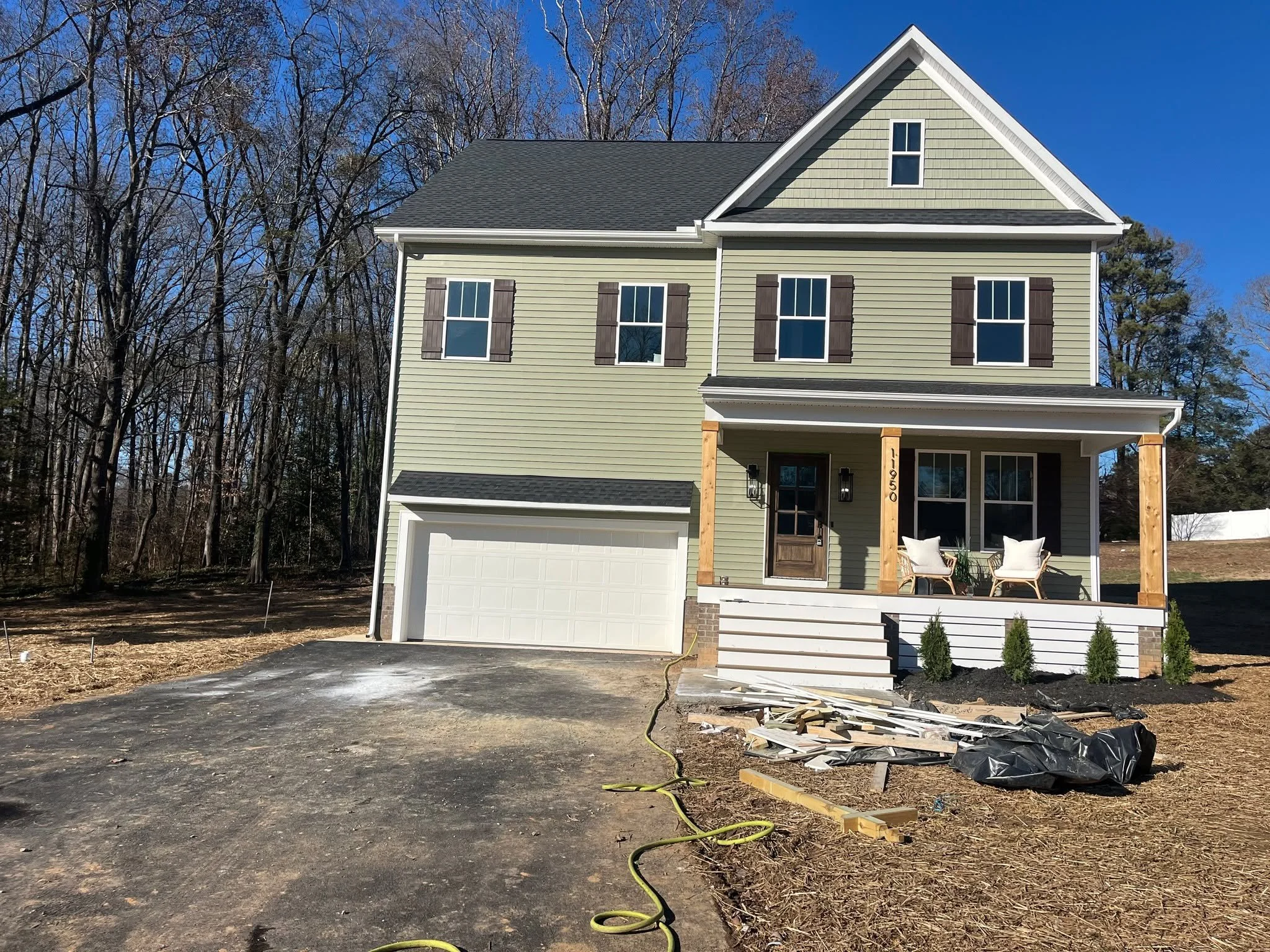 New construction comes with a lot of dirt 🚧
Between heavy truck traffic and red clay, this asphalt driveway needed a reset.
A professional wash made all the difference.

#NewConstruction #DrivewayCleaning #AsphaltDriveway #PowerWashing #PressureWash
