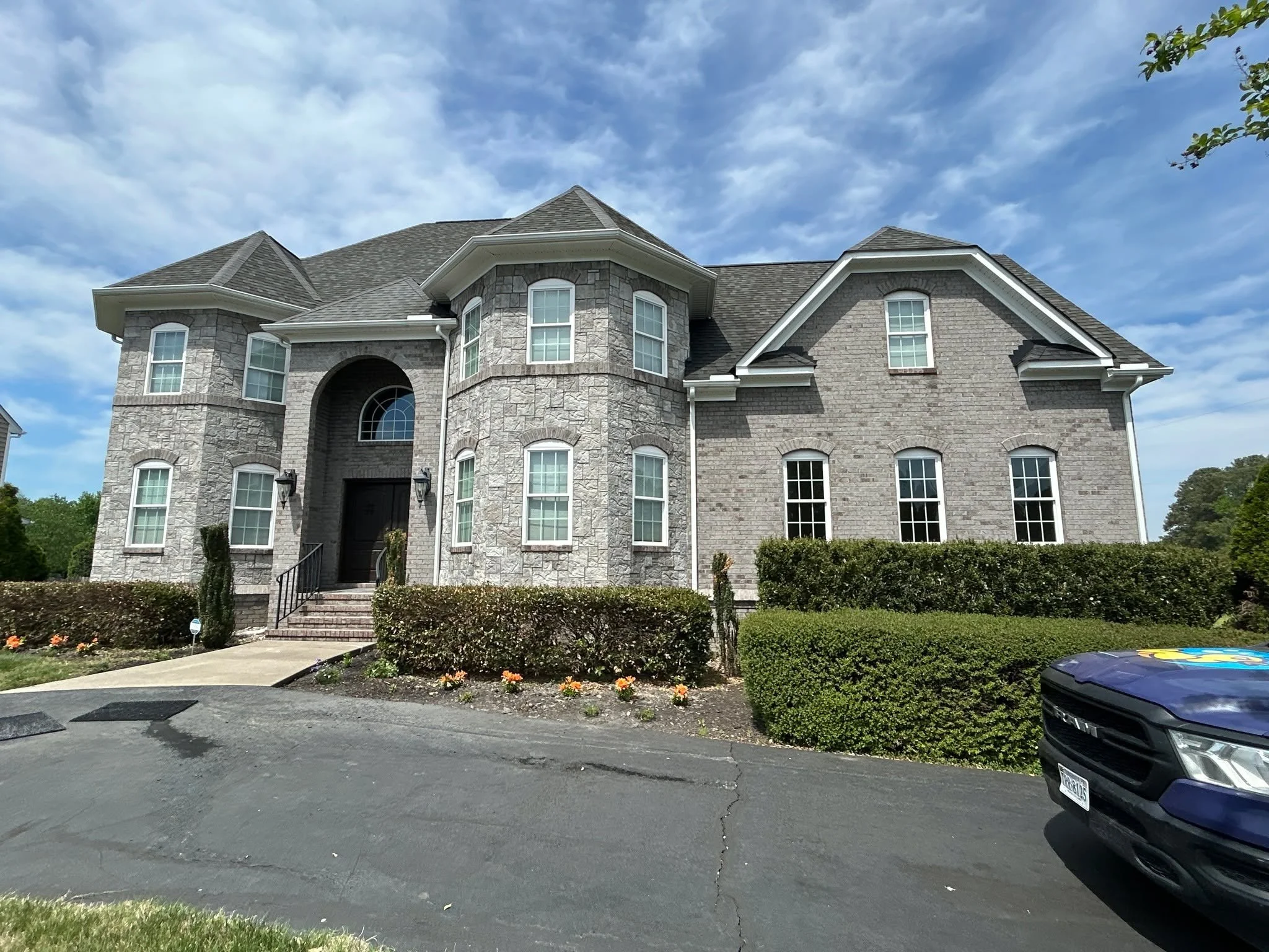 When the sun hits just right after a fresh house wash&hellip; ✨

You know that moment&mdash;the light catches every clean surface, the siding looks brighter, the windows sparkle, and your whole home just glows. It&rsquo;s like seeing your house for t