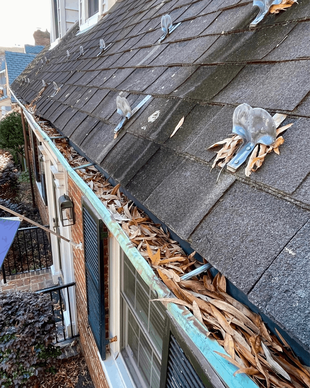 Fall Is Arriving: Schedule Your Gutter Vacuuming