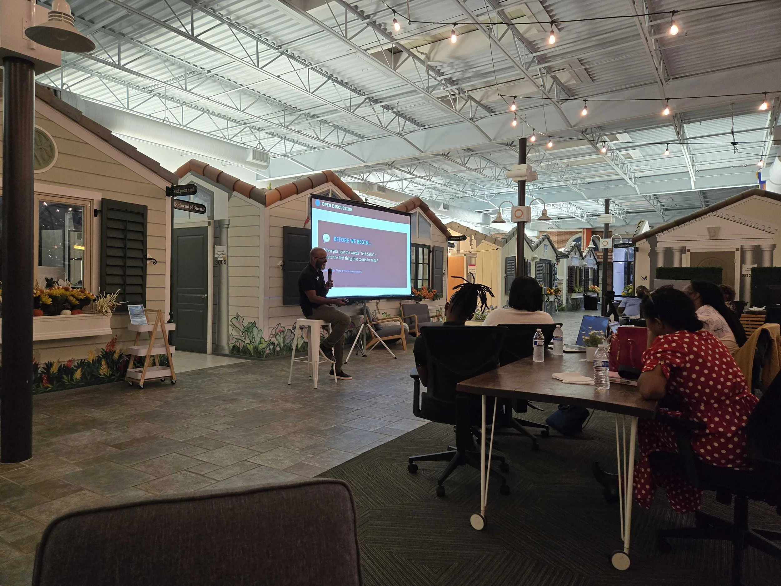 How to Break Into Tech Sales: New Hybrid 6-Week Workforce Development Program is Now Open