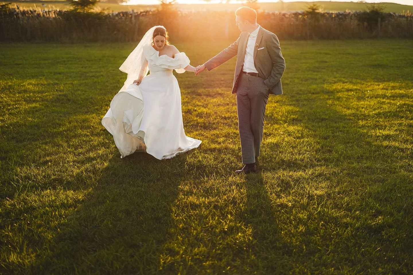 🥳🎉It&rsquo;s final gallery delivery day for @hannahsummer and Charlie! 🎉🥳

Big thanks again to 

Venue - @lowerdamgatefarm 
Dress - @tinkerbellebridalprom 
Hair - @vickydigshair 
Catering - @veggierepubliclpool 
Cake - @theicedvegan_wedding_cakes