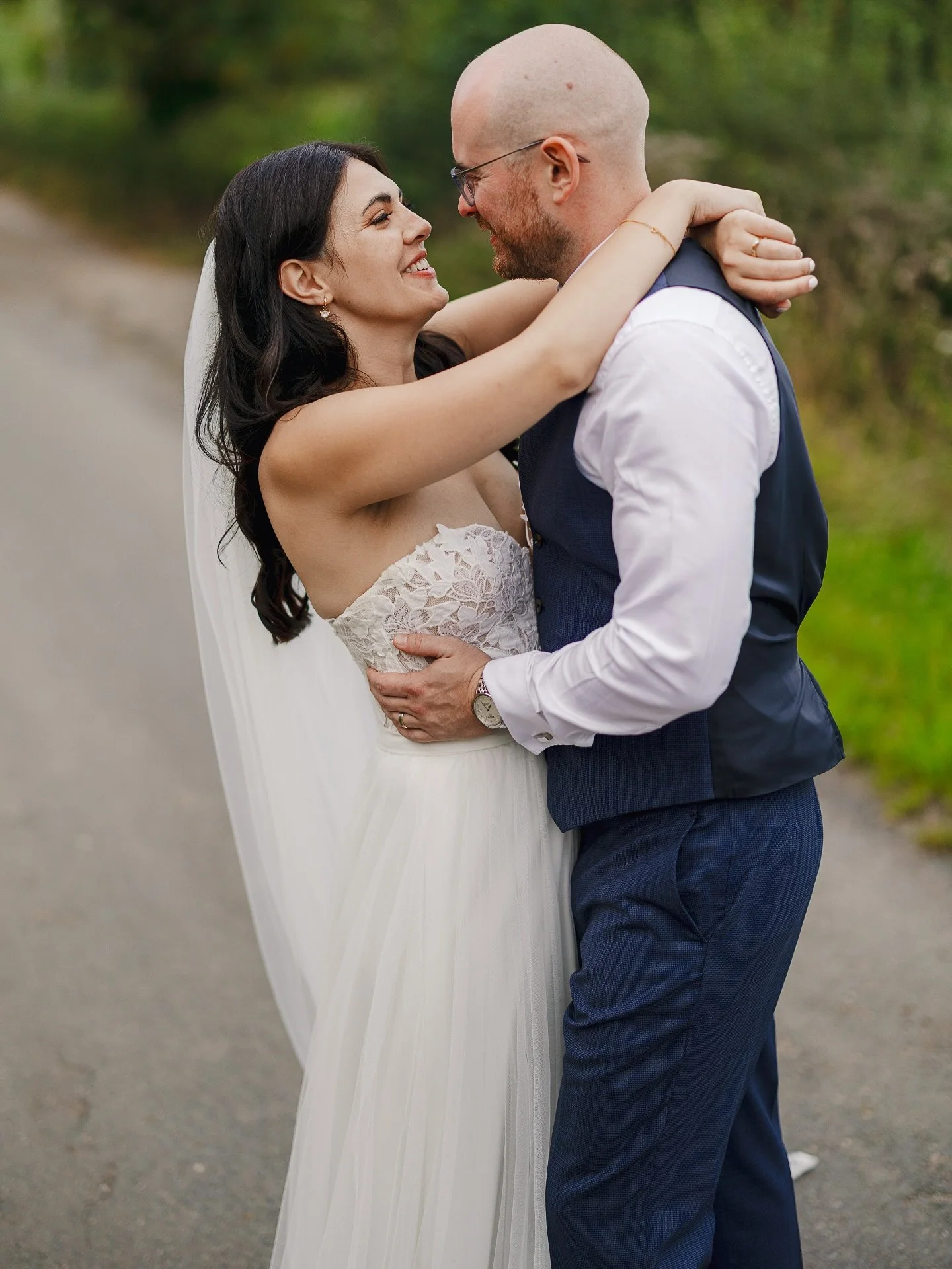 It&rsquo;s full gallery delivery day for Nat and Nick 🎉🎉🎉🎉🎉

Big thanks again to 

Venue - @weddingsatthekedleston 
Hair - @alison_marie_hair 
Make up - @derbysdolls 
Dress - @ivoryfoxbridal 
Suits - @brigdensweddings 
Cake - Nat&rsquo;s sister!