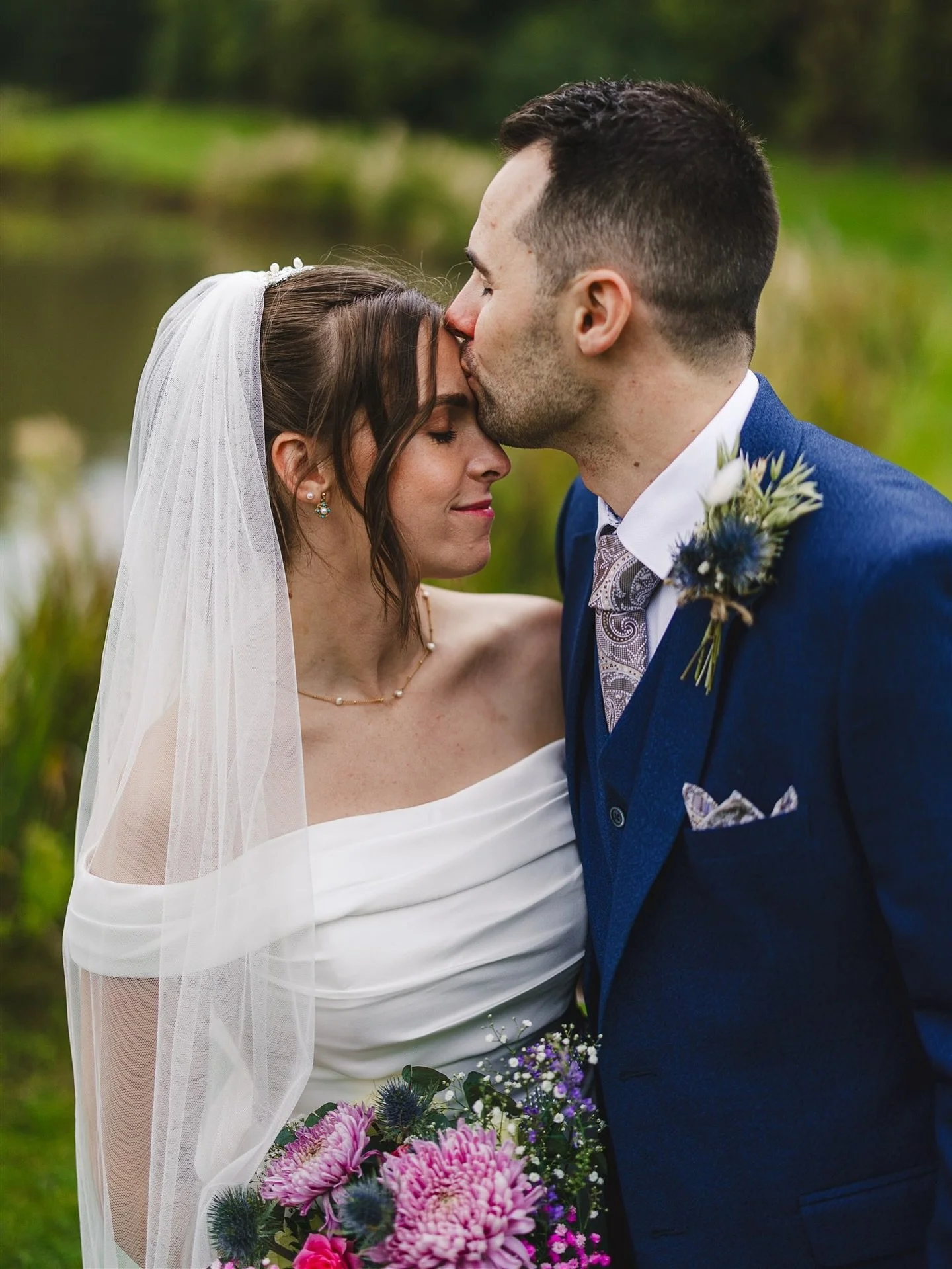 I&rsquo;m in the middle of pre-house move chaos so completely forgot to post that Abi and Lewis&rsquo; full gallery is now delivered (like a week ago, oops!)

Big thanks again to

Venue - @thehiddenhivetipis 
Hair - @sarahjayemua 
Make up - @sianrev_