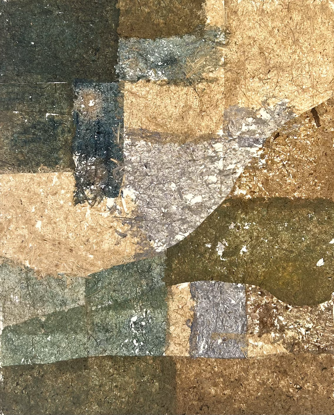 Heimat III, 2024
40x50cm
Handmade natural paper on canvas
1'980€