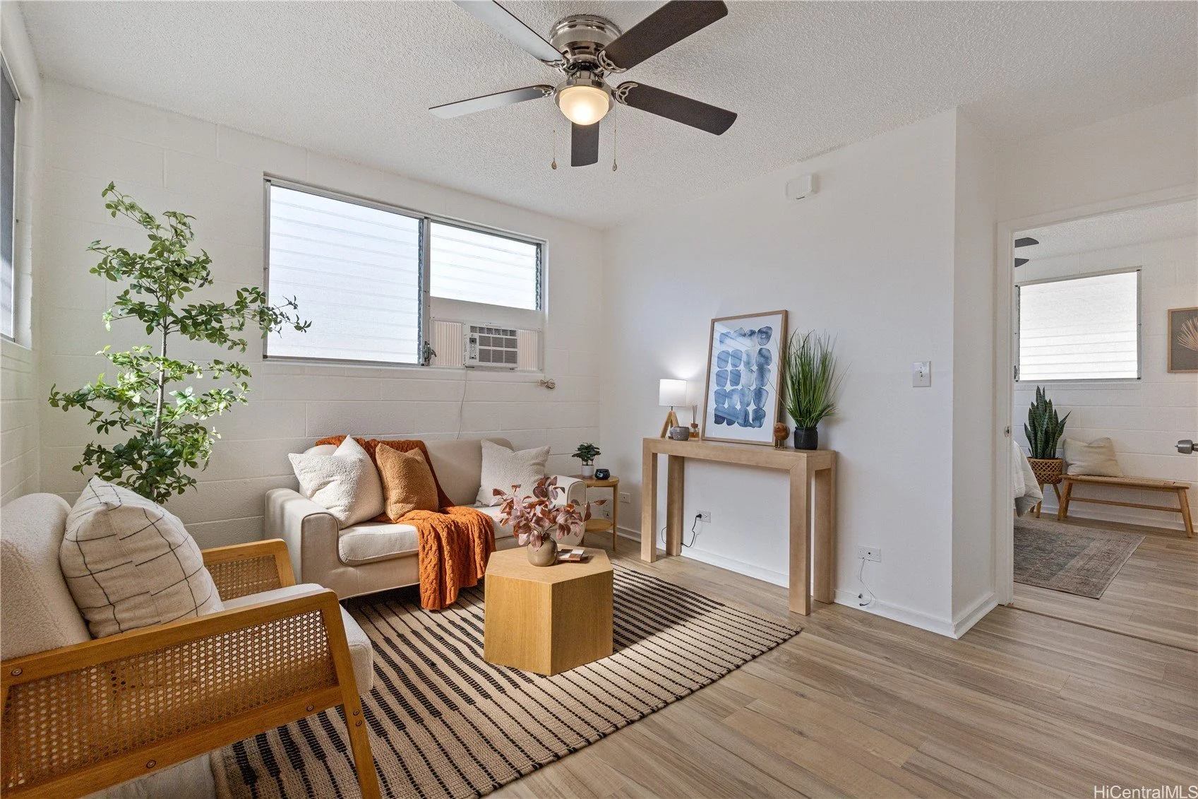 Corner/end Unit in Makiki - SOLD $275,000