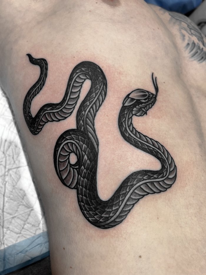 snake-tattoo-mika-tachibana.jpg