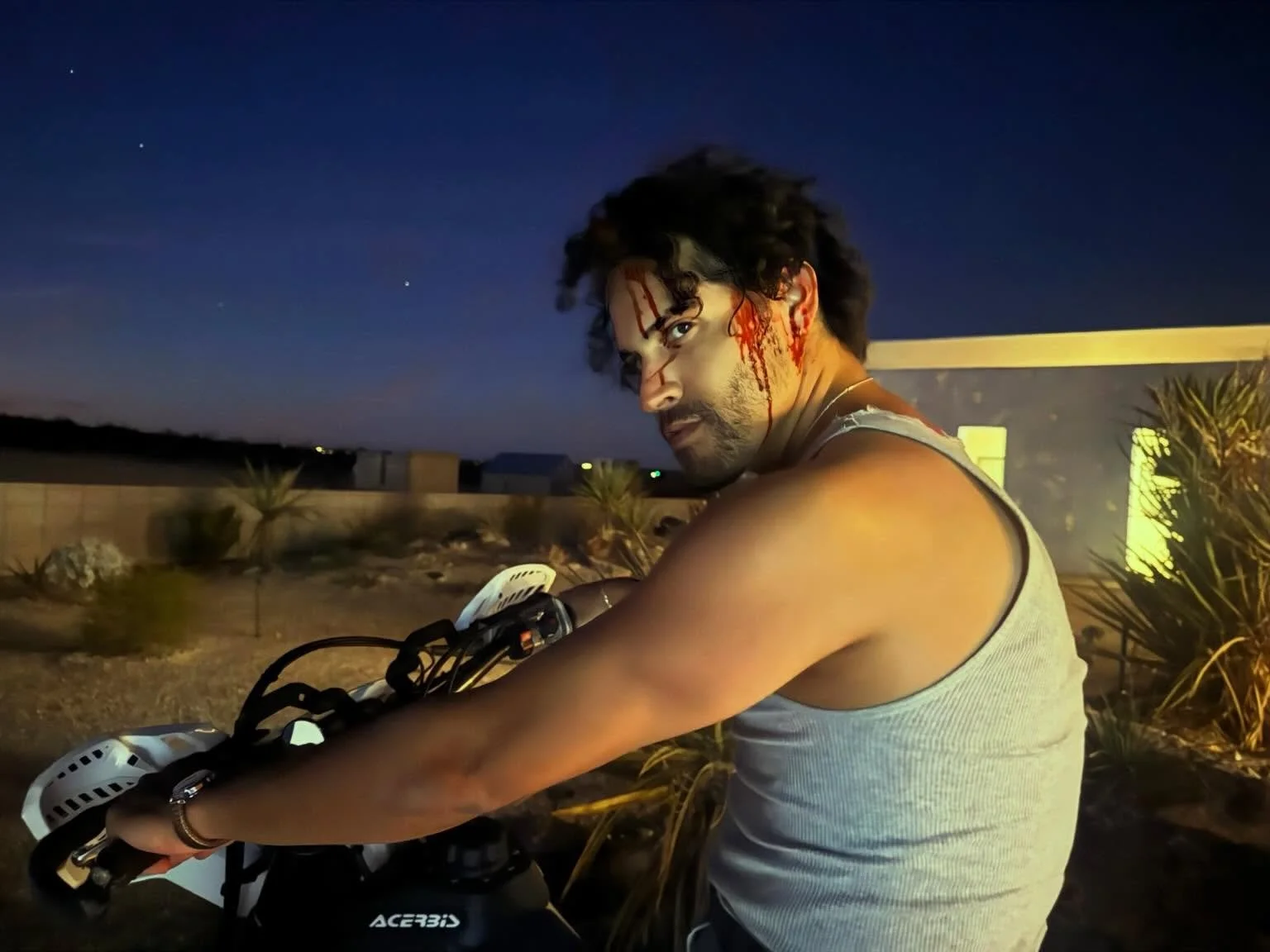 Bad boys and sweethearts 💸 Caleb Cruz @calebxcruz 💵 Siss&ograve;n @sissonsisson 💥 Hair, Grooming and SFX : Jaime Diaz @jaime.creates + Sergio Ruiz @sergiocheveu 💥 #NightDrive @pyramyd.studio #BTS #ErinRion #indiefilm