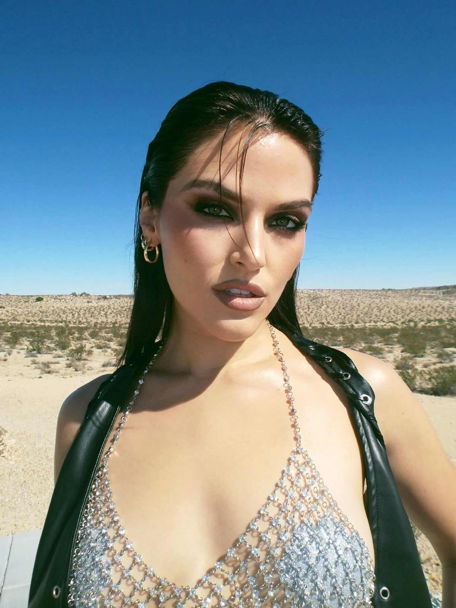 &ldquo;I swear to God I&rsquo;ll shoot you in the fucking head if you don&rsquo;t give me an address&rdquo; Tessa Gourin as &ldquo;DESTINI&rdquo; @tessadotgourin 🤑 STYLED BY : Aurelie Taillefer @aurelie_taillefer 💸 GLAM BY : Jaime Diaz @jaime.creat