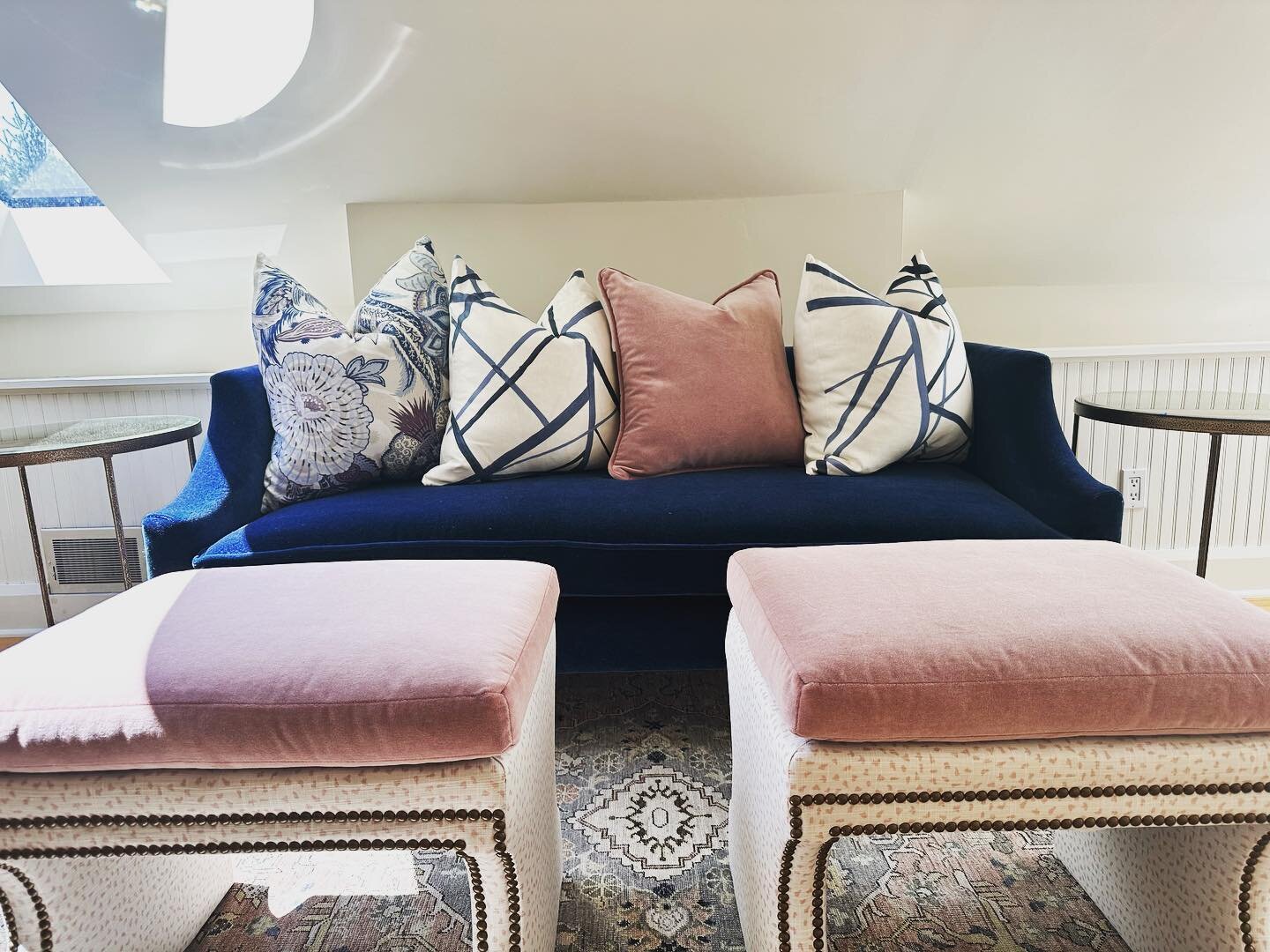 🤍💜💙 Guest bedroom seating area with cozy and flexible ottomans!