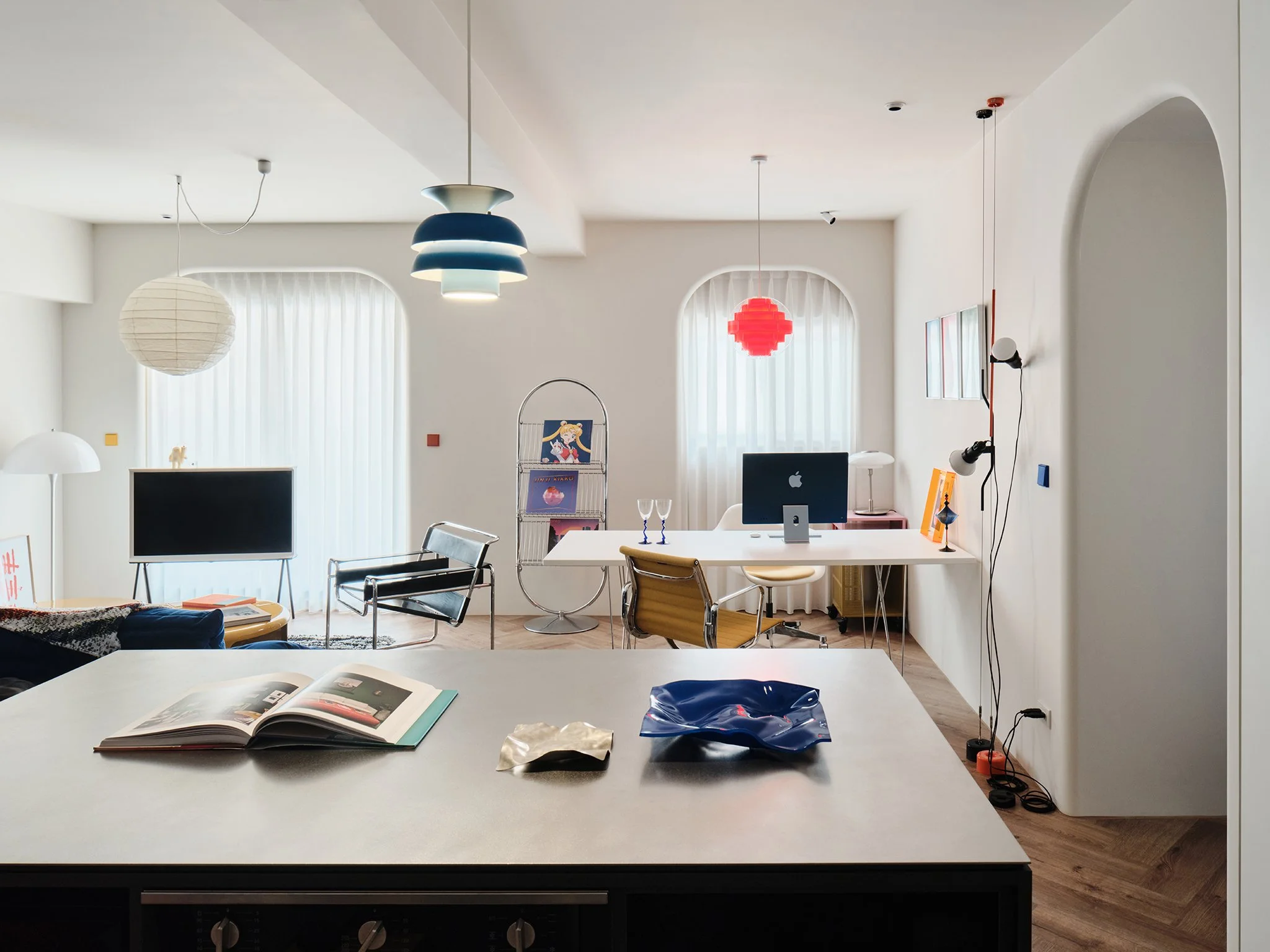 開放式起居與工作區｜多功能生活空間的室內設計