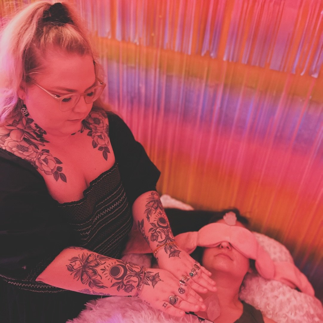 Are you already a Reiki practitioner but ready to take your practice to the next level? Then we have the class for you! Sign up for this Sunday&rsquo;s Reiki Mastery class taught by @samantharosetarot 

✨Learn the reiki mastery symbol and how to use 