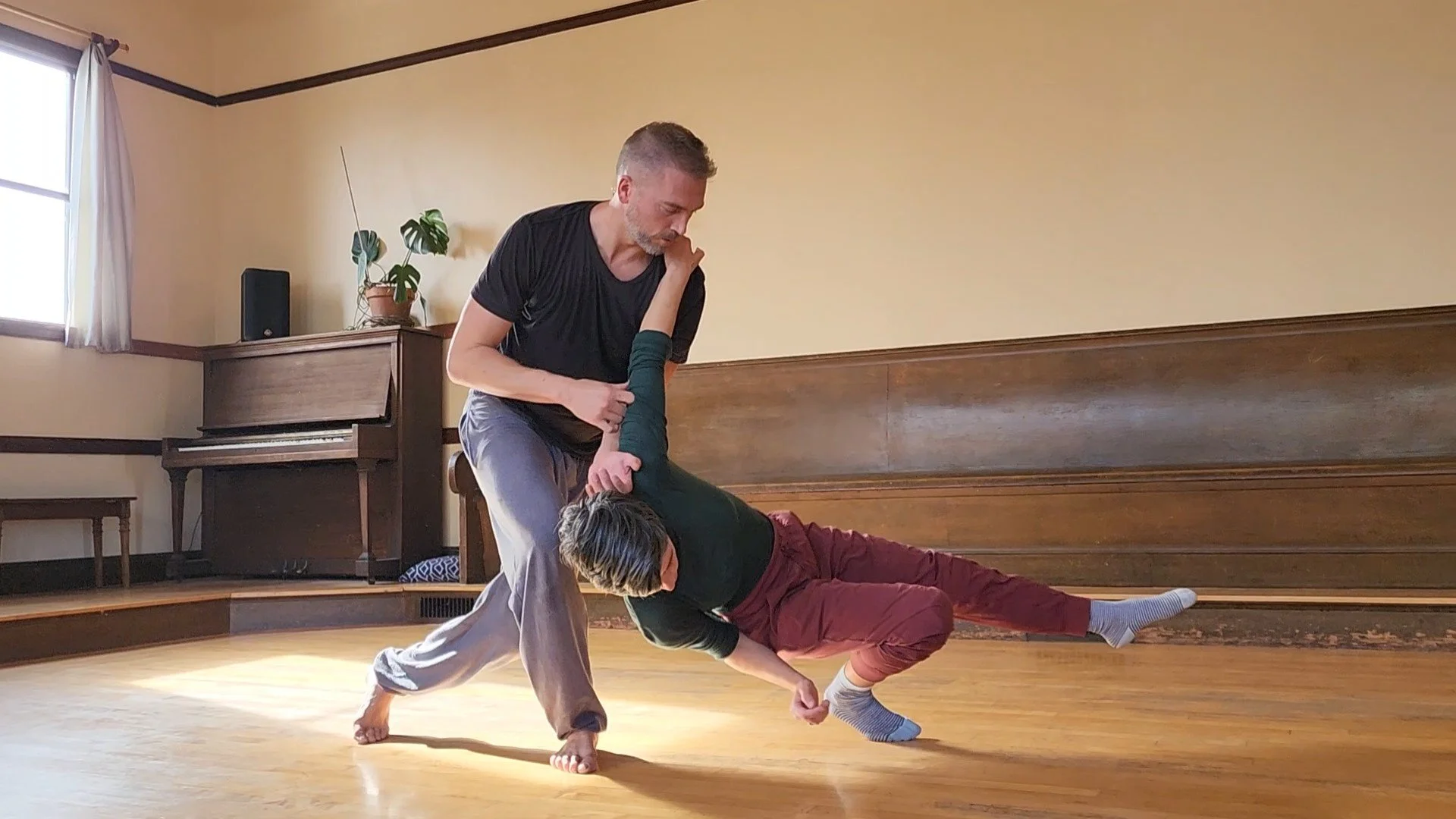 Live Music and Contact Improvisation