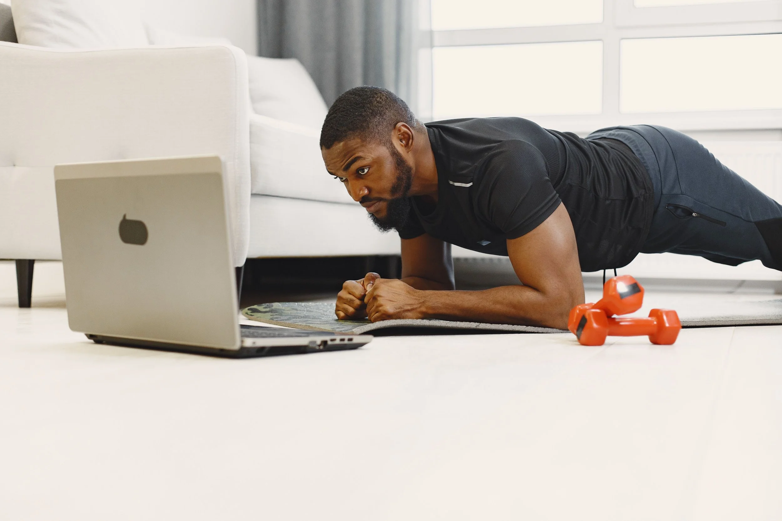 Online Personal Training vs In-Person Coaching: Why Hybrid Training Gives You the Best of Both Worlds