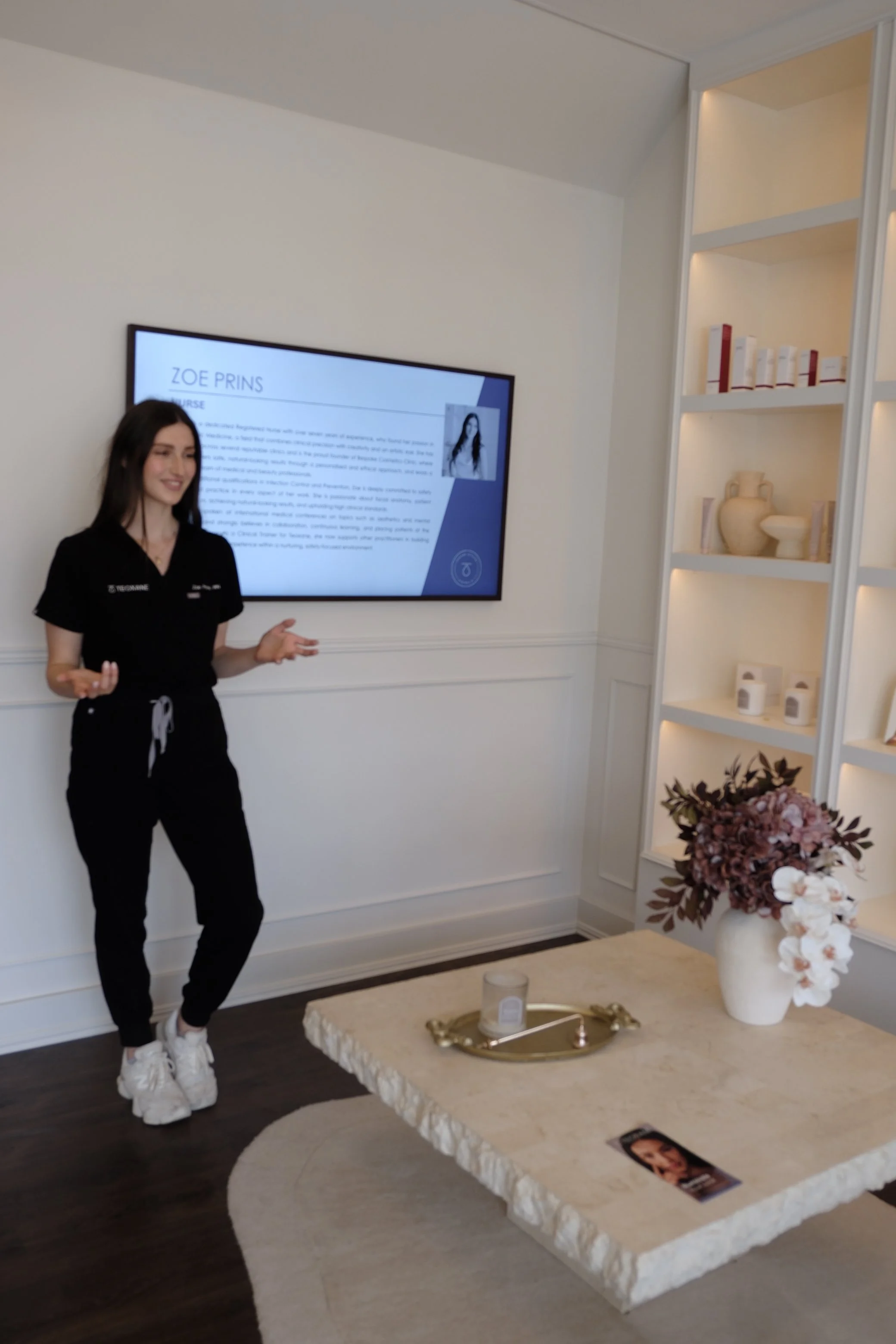 Zoe was honoured to host and deliver advanced training for local injectors on a new anti-wrinkle treatment, on behalf of Teoxane. Held at Bespoke Cosmetics Clinic, the session focused on safe practice, refined technique, and achieving natural, balanc