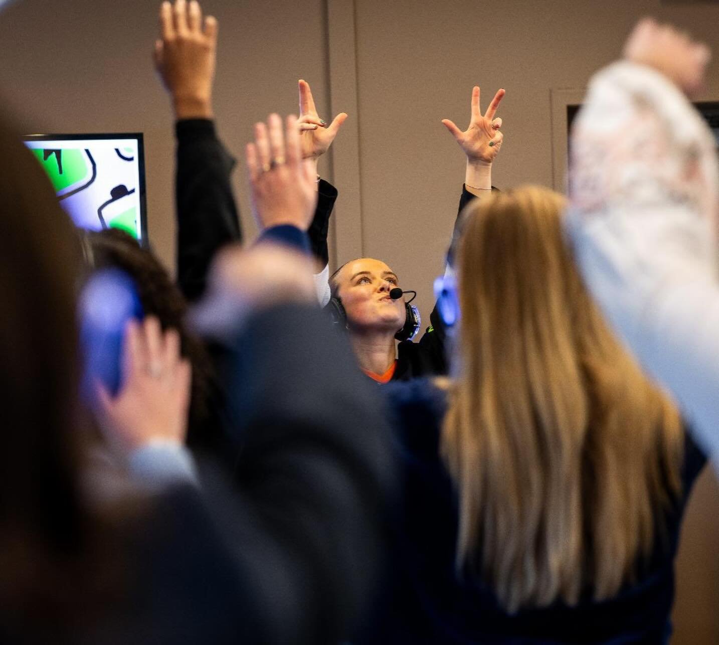 📸: Our superstar @wherecoosgoes reconnecting young professionals back to their juice and purpose. 

Big love for our amazing partner @therecharge.club for shaking things up together.

The EDEN magic is spreading in the corporate world and it feels G