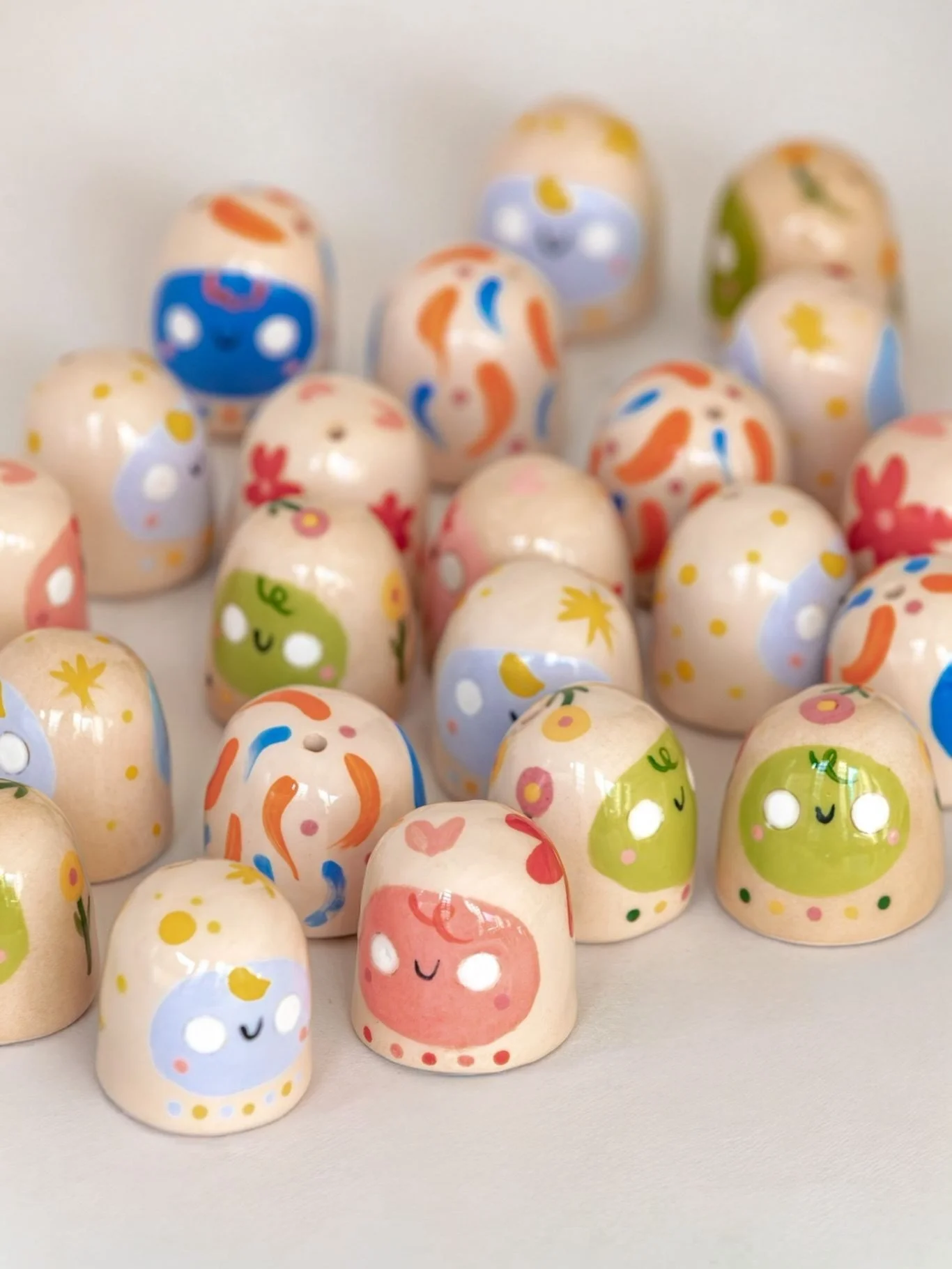 🍀 Voici Romi 💚

Vous l&rsquo;avez s&ucirc;rement vu passer ici ces derniers mois&hellip; il est temps de vous la pr&eacute;senter un peu plus officiellement.

Romi, c&rsquo;est l&rsquo;&eacute;volution des petits rochers soliflores que je fabrique 