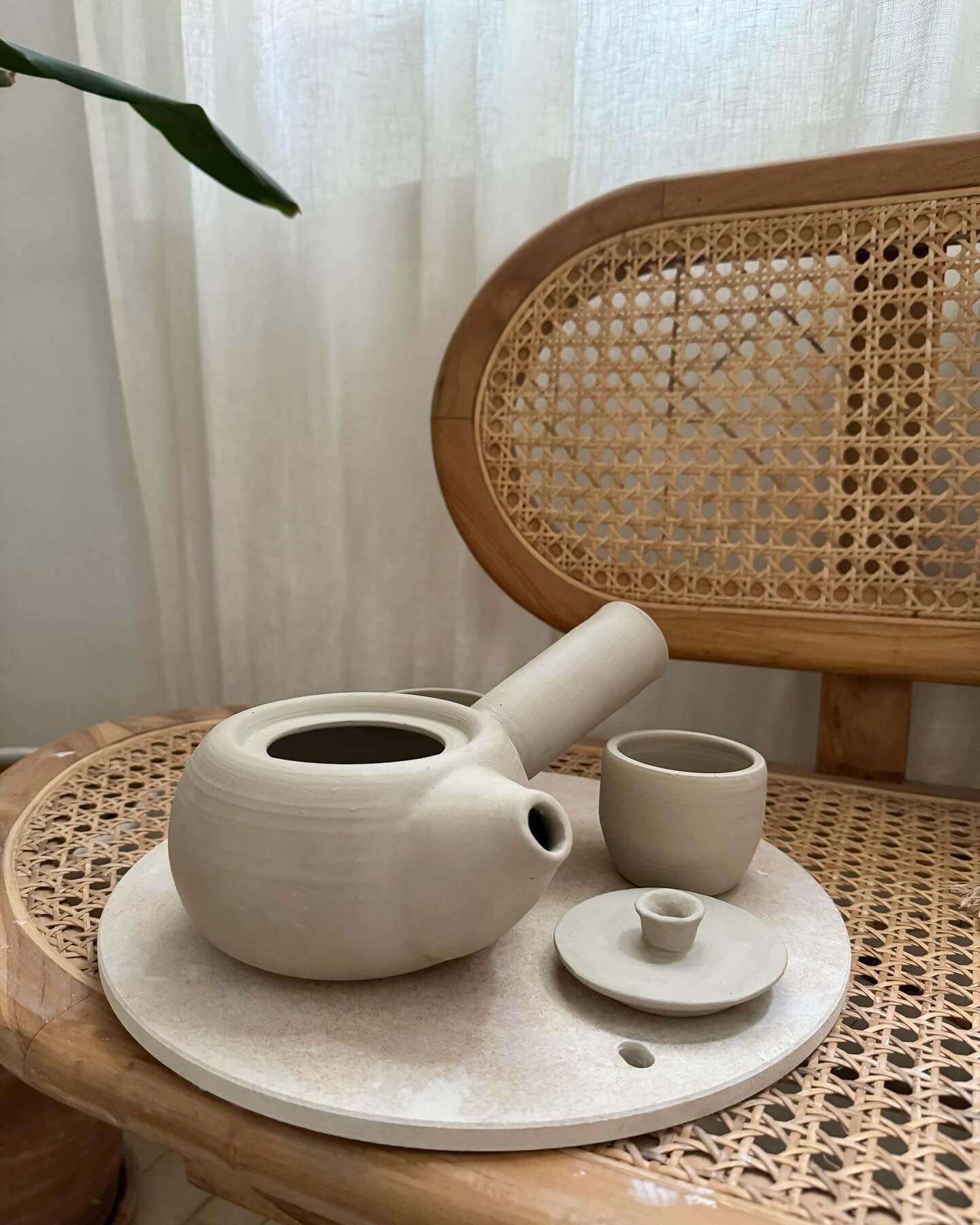 New creations 🤍 say hello to @sunandherthelabel ceramics, born in our Luzern studio. We&rsquo;re almost ready for the tea ceremonies ⋆˚✿˖&deg;