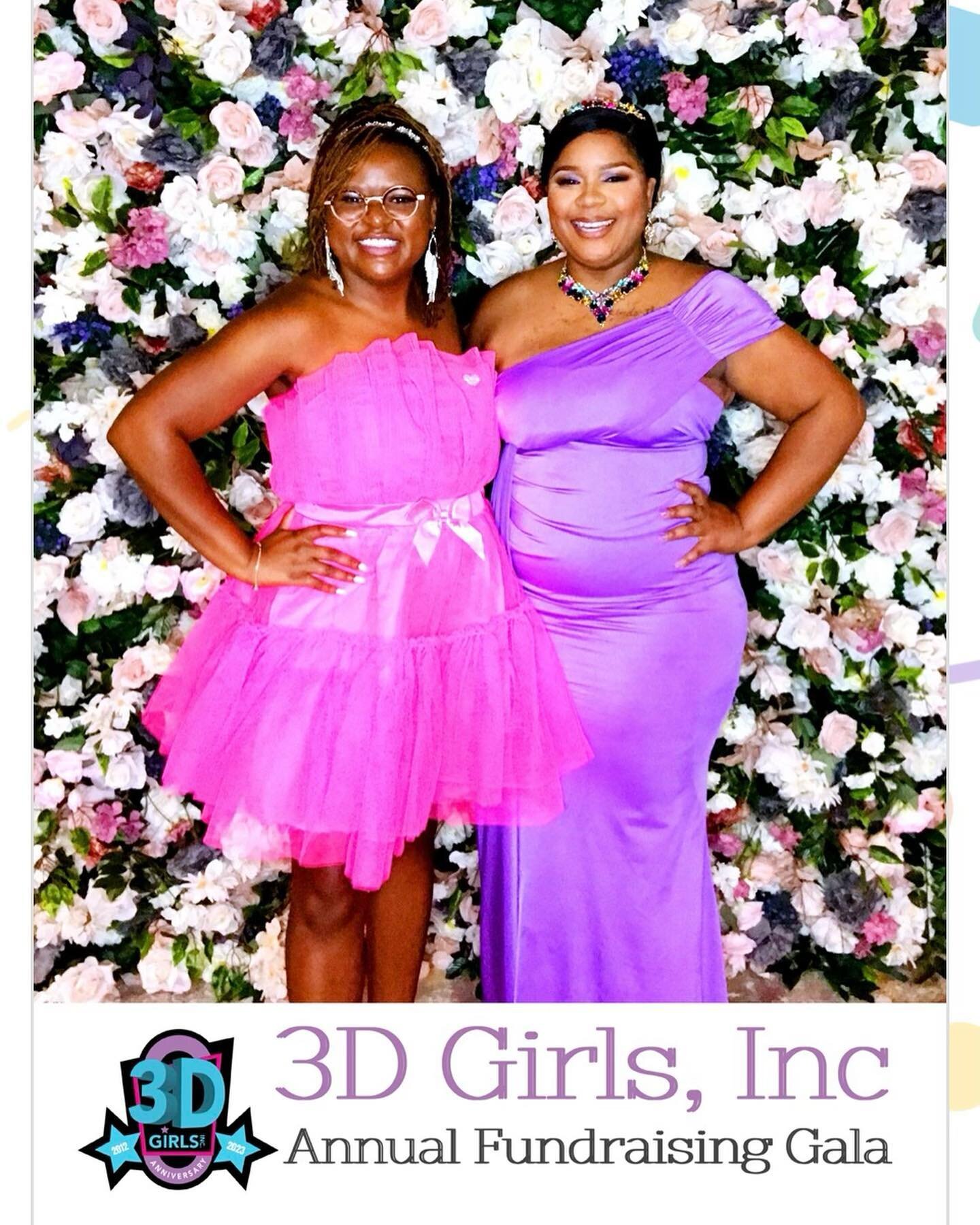 @3dgirlsinc annual fundraiser is almost at their $10K goal! Become a monthly donor to support prenatal, S.T.E.A.M, empowerment and community events 🌹 So exciting to see @officialbrittanyburns &amp; baby boy sharing the award stage! 💗
