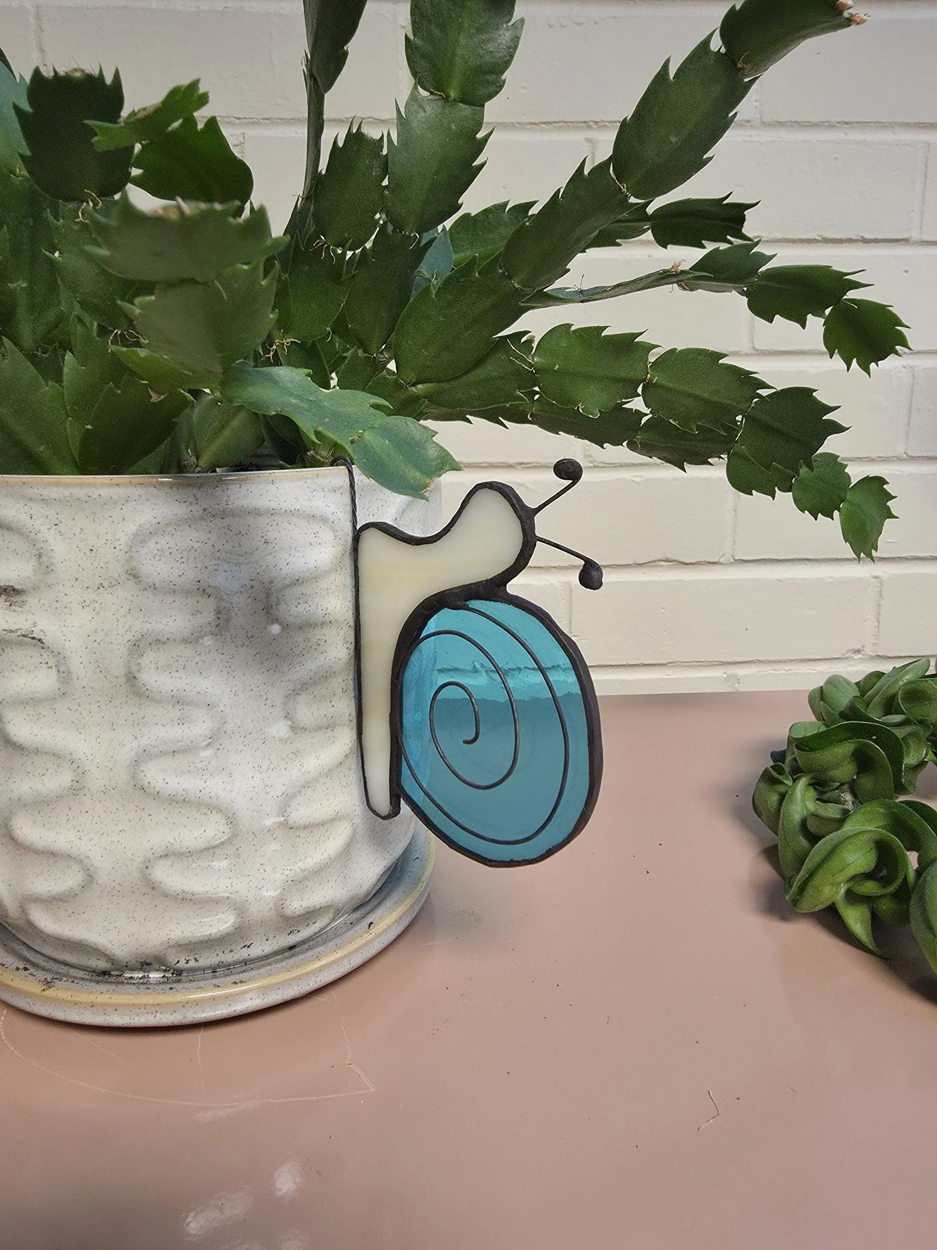 Stained glass blue-green snail pot pet.