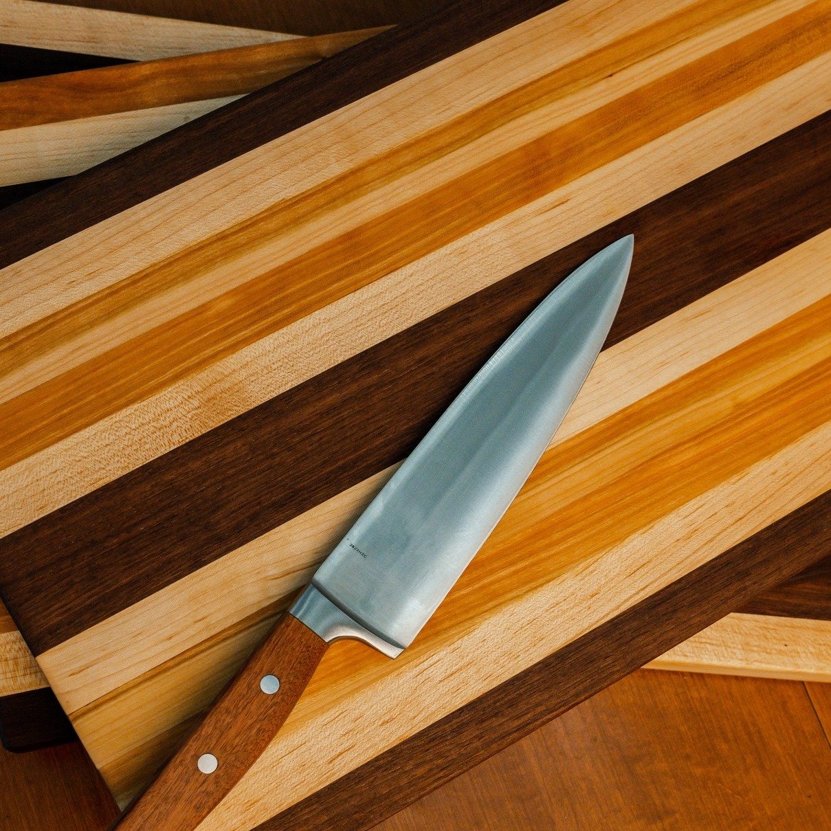 Only the highest-quality cutting boards, handcrafted and made to last 🔪

Buy Yours Today: heartwoodboardco.com

-- 

 #cuttingboard #georgetownky #handcrafted #woodworking #supportlocal #gifts #shoplocal #gotogtown #kitchen