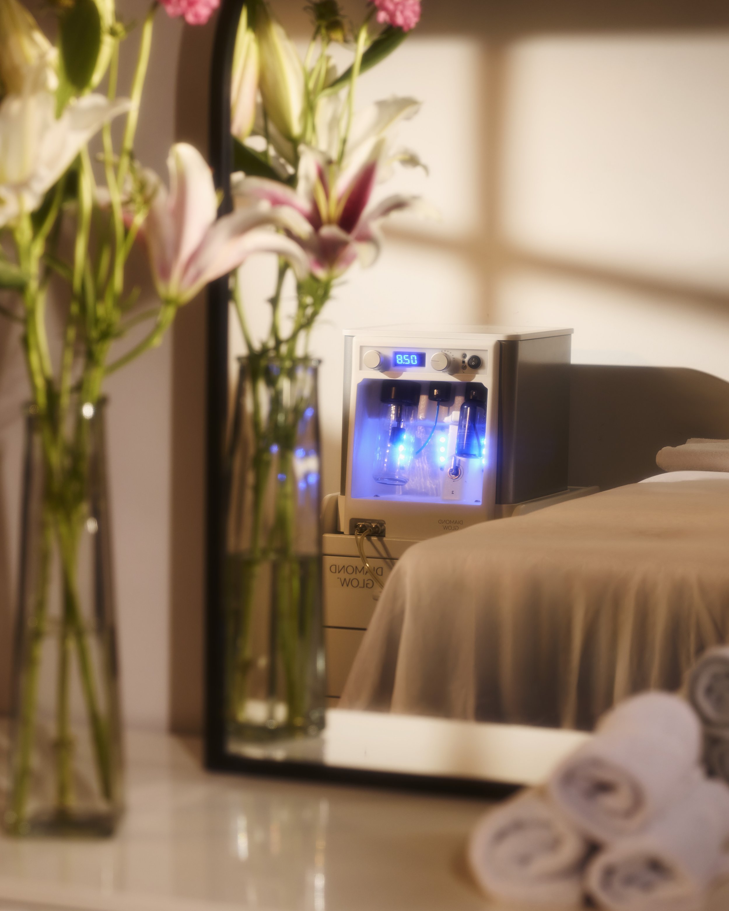Image showing a DiamondGlow facial machine.