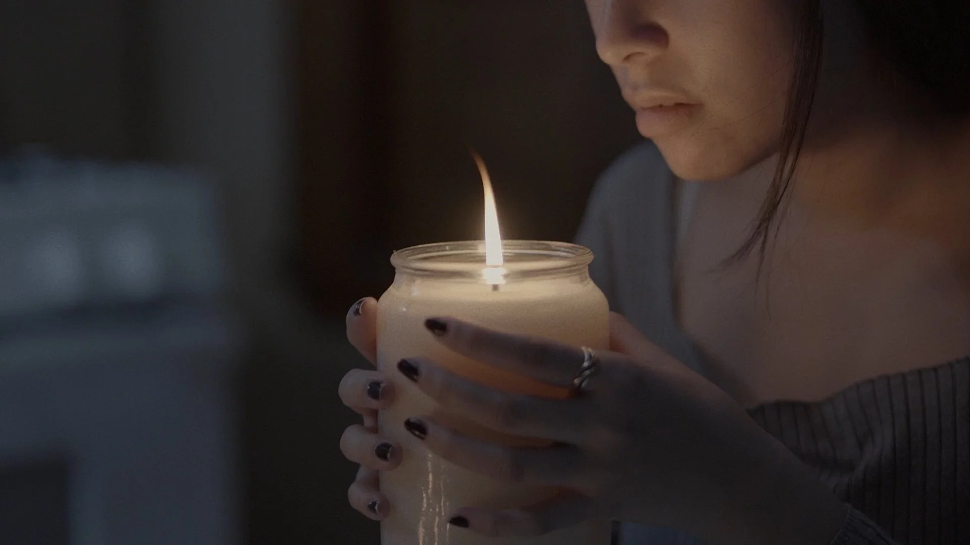 "my ghost smells like summer"
dir. nattanan jaraschatrkaew