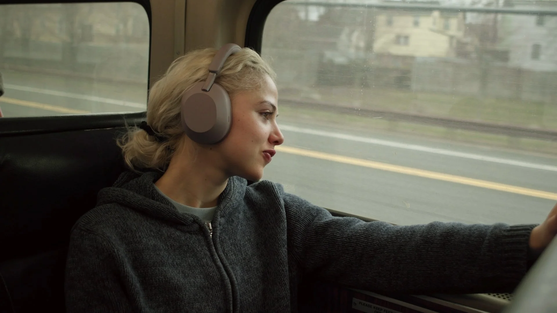 "zennah and the black hole"
dir. ari mei-dan