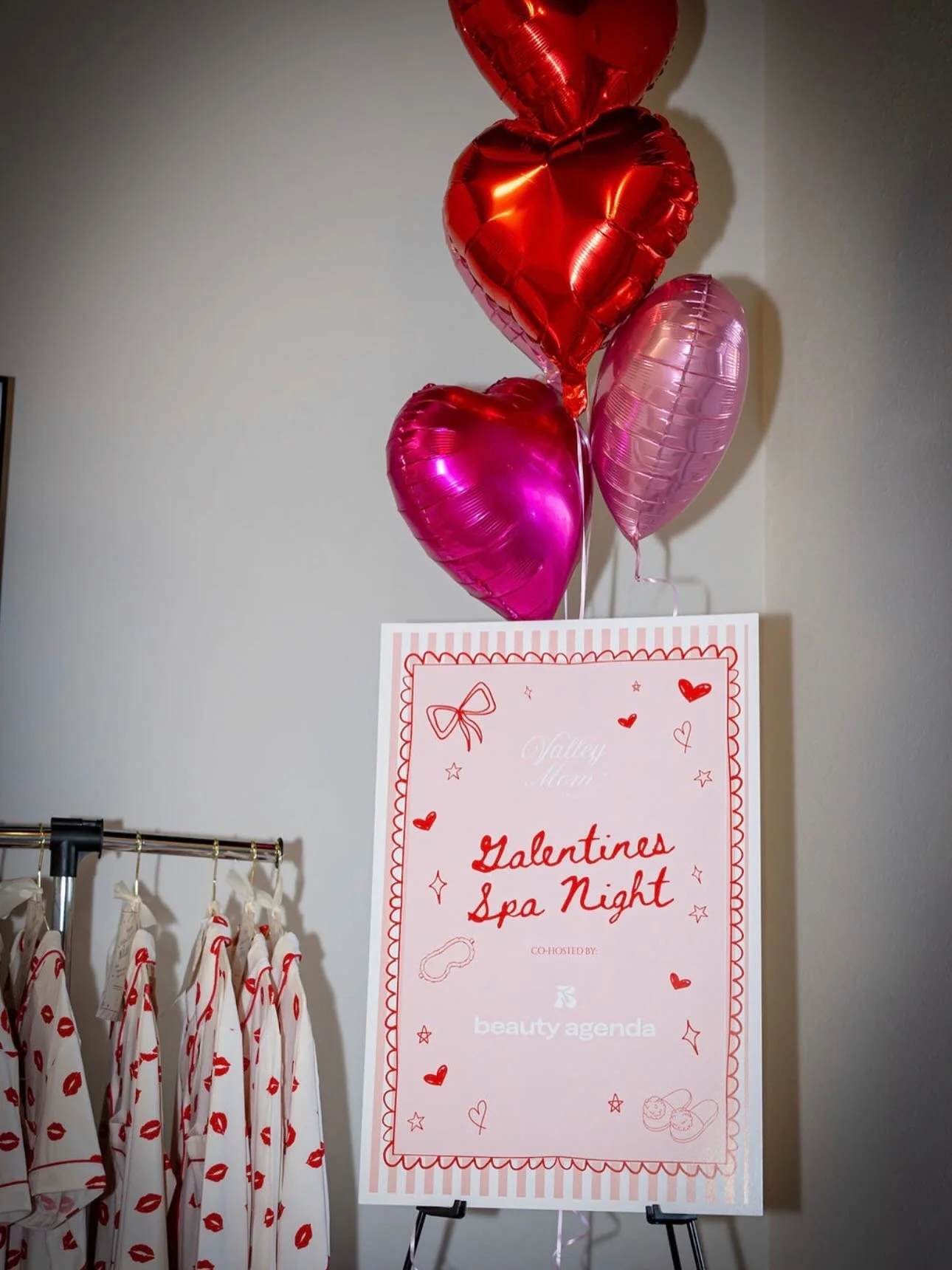 The ultimate Girls Spa Night In Galentine&rsquo;s with @azbeautyagenda x @valleymommeetupclub filled with spray tans, body contouring, matching pajamas, eye masks, charm bar, claw clip decorating, love notes + so much more 💌🎀

@azbeautyagenda 
@val