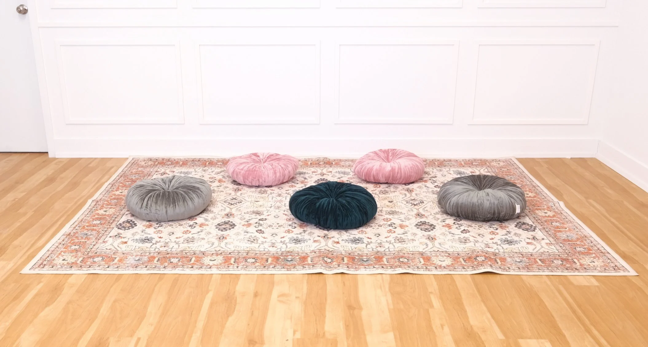 Rustic w/ Light Custhions