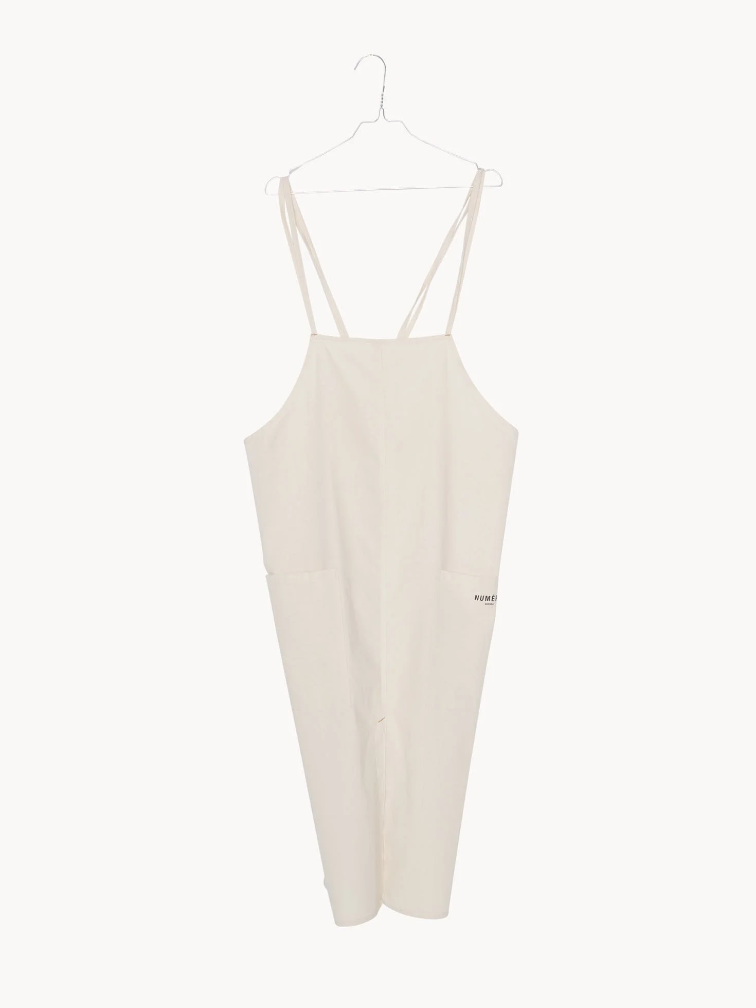 Apron No.020_natural_pottery_oversized_timeless_genderneutral_minimalistic_aesthetic_NUMÉRO202020.jpg2.jpg
