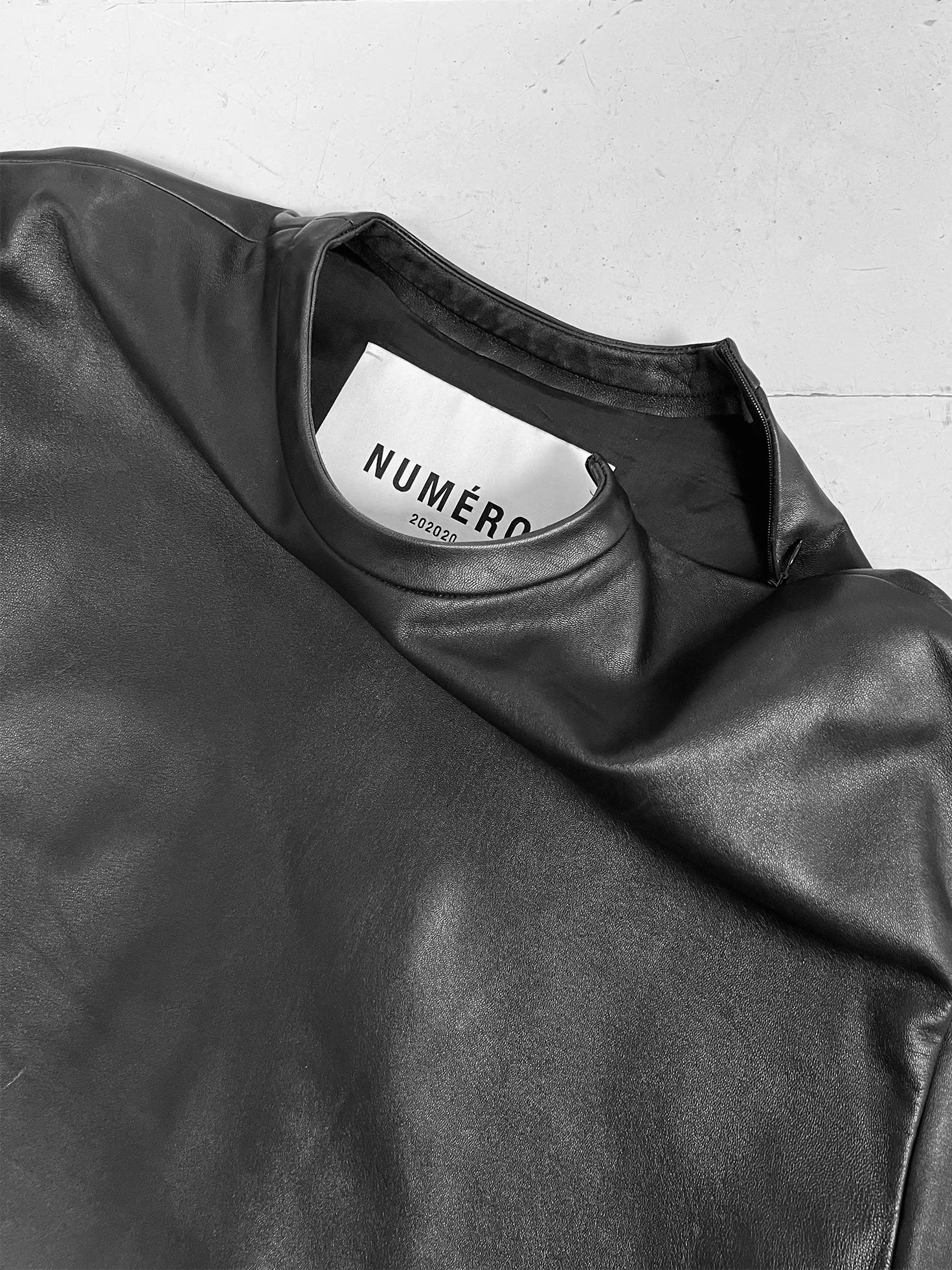 Leather T-Shirt No.004_black_oversized_cropped_timeless_genderneutral_madeingermany_minimalistic_aesthetic_NUMÉRO202020.jpg6 (1).jpg