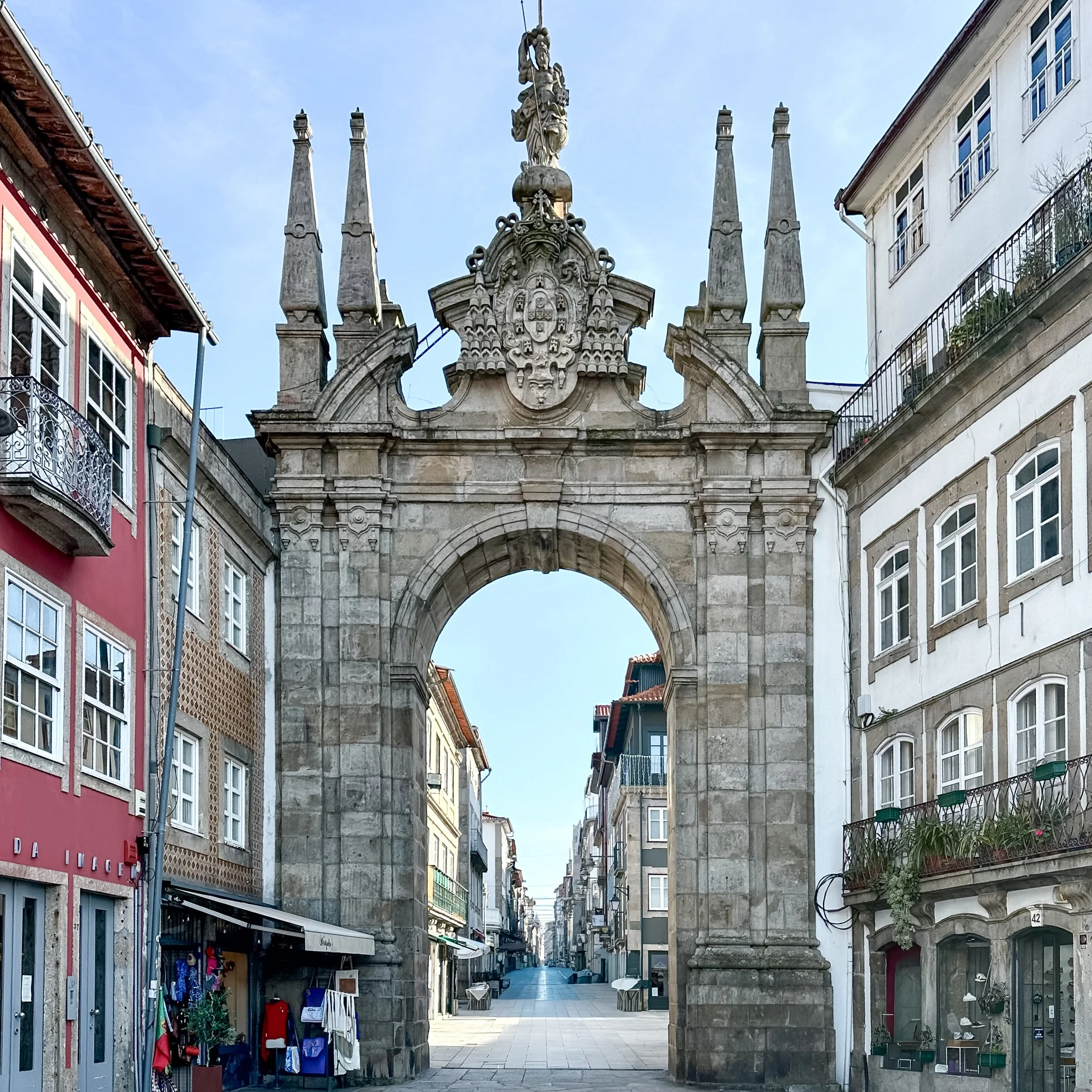 Arco da Porta Nova, Portugal