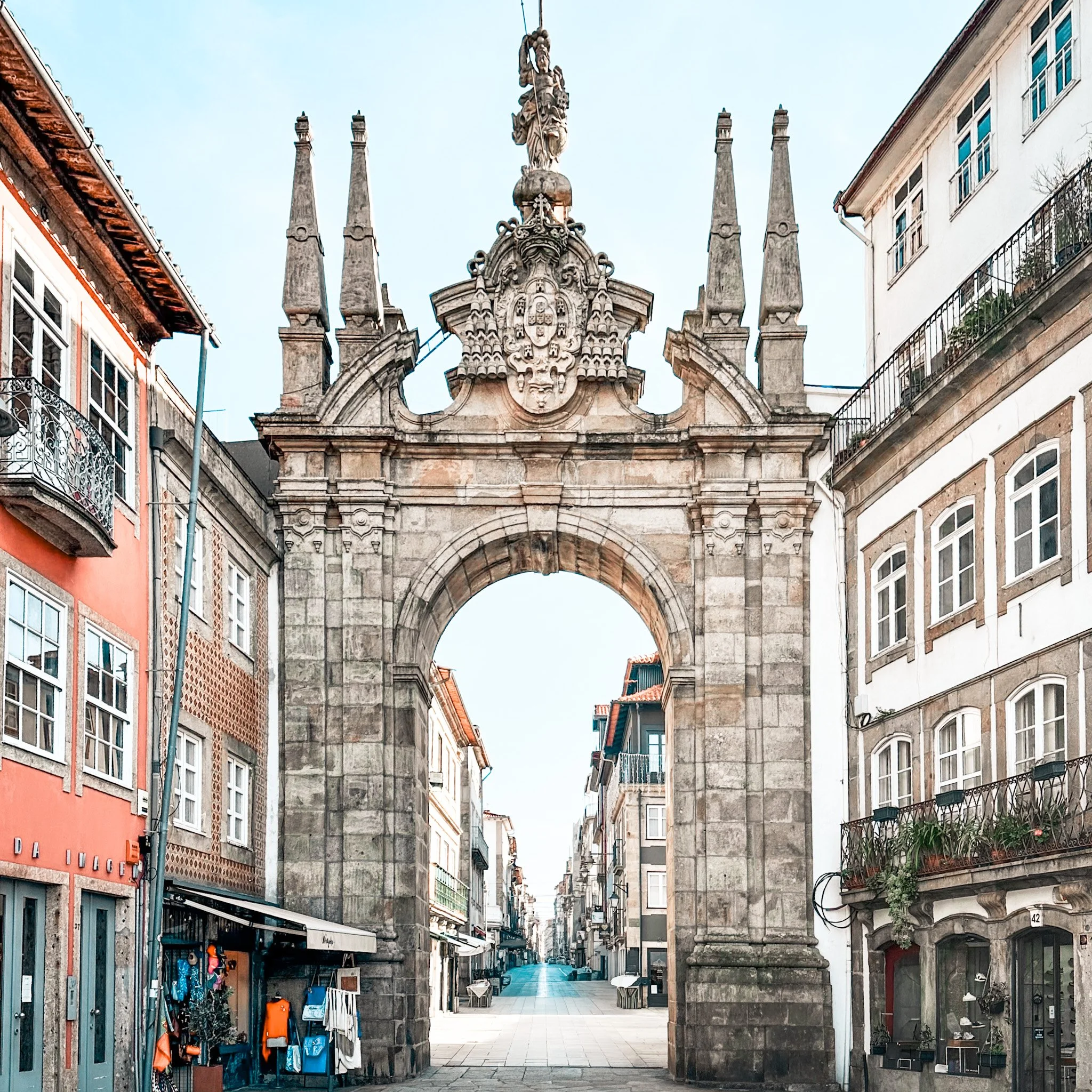 Arco da Porta Nova, Portugal