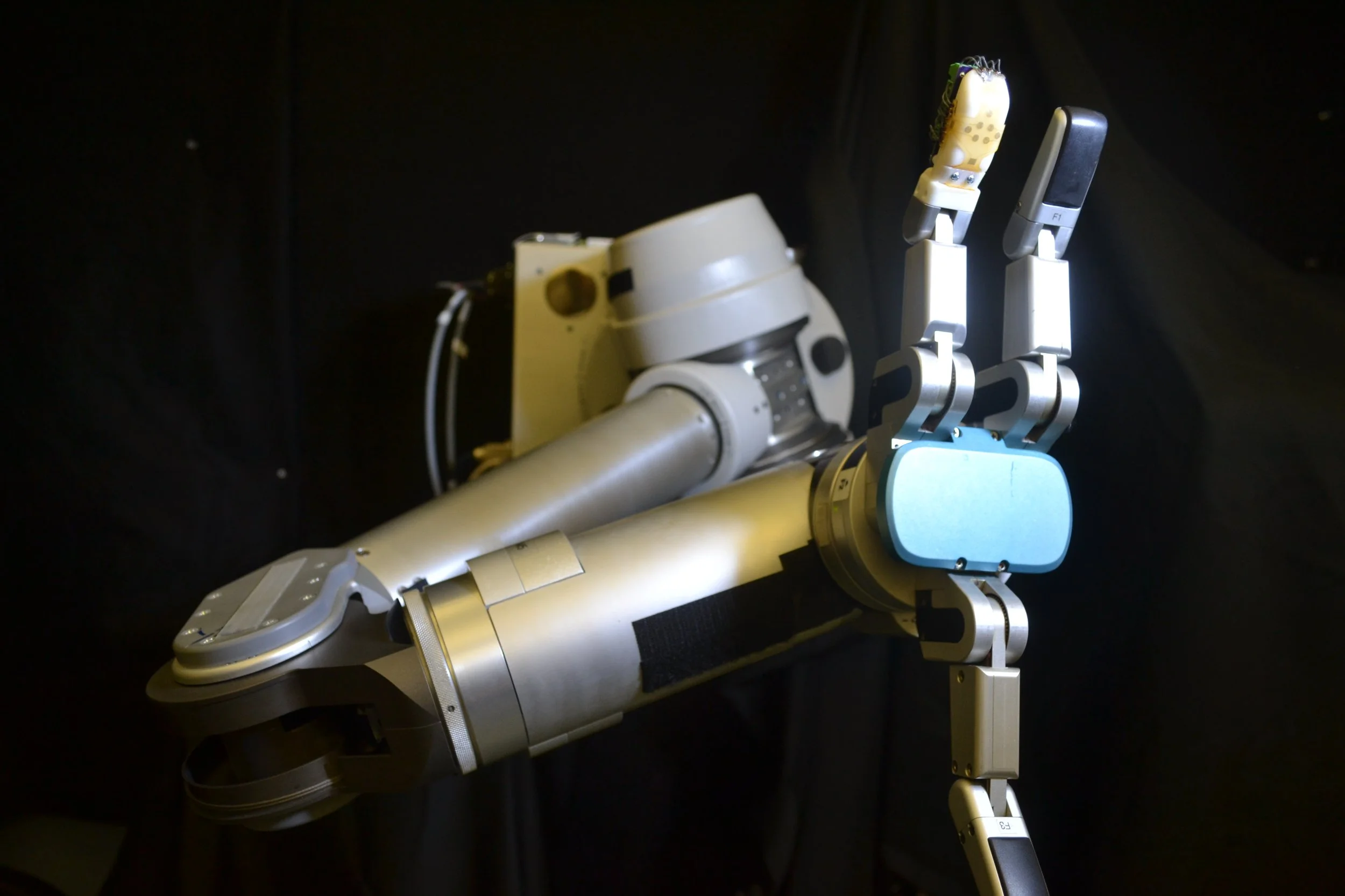 Robotic Skin for Underwater Exploration