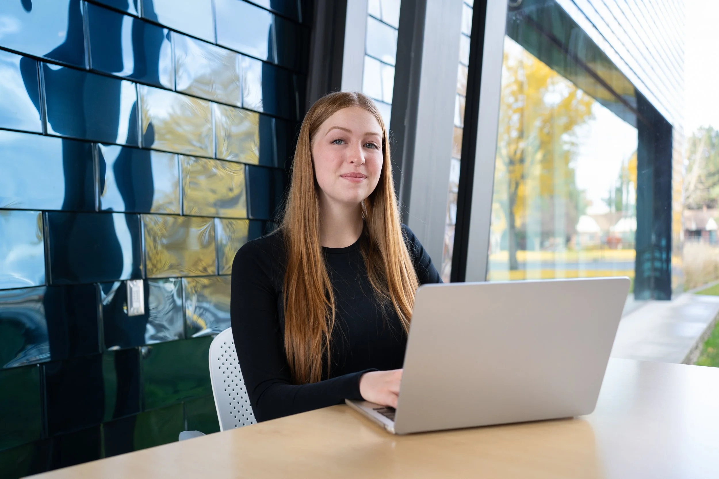 25Personalized_November_Campus_Photoshoot_08 2.jpg