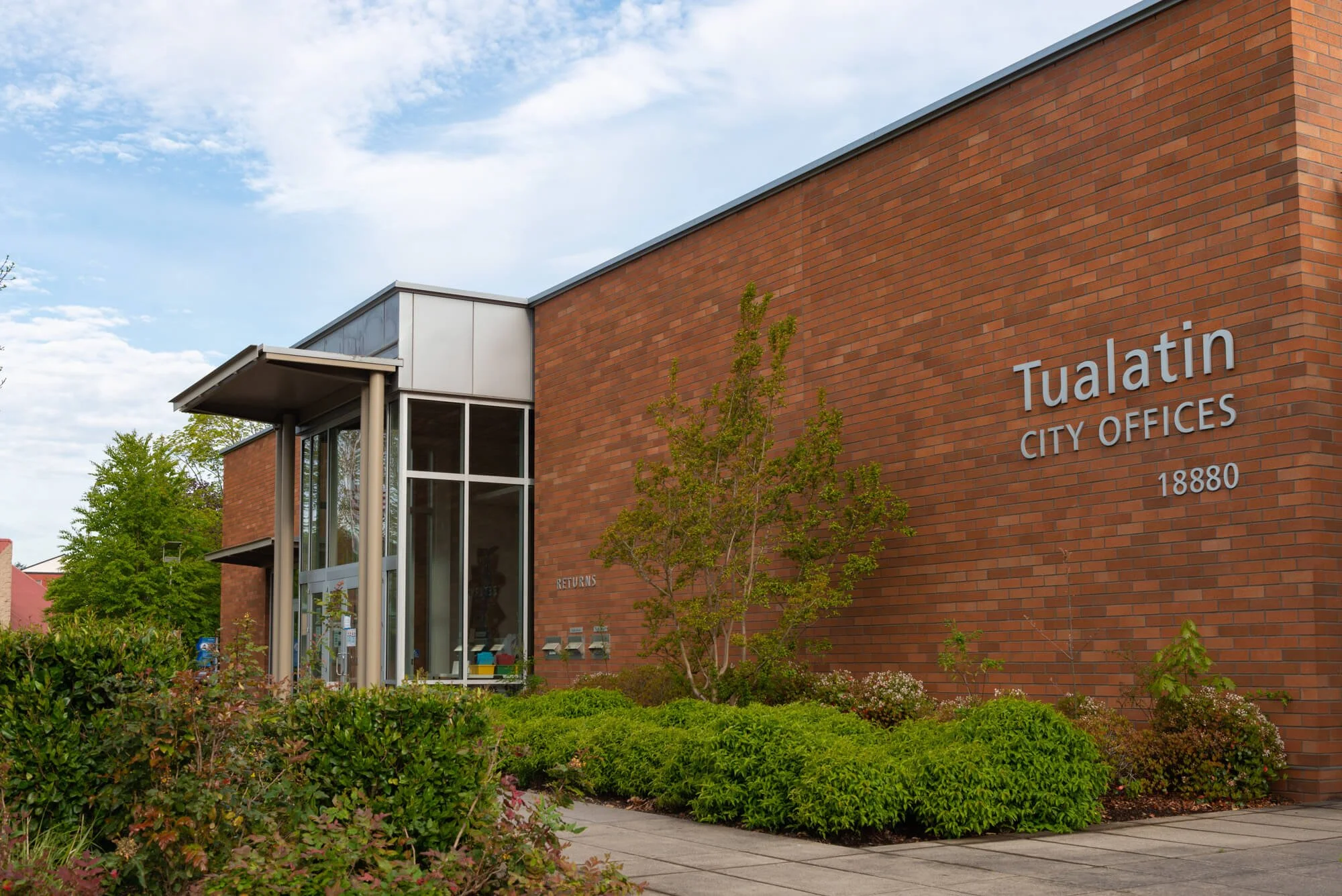 Tualatin City Hall By Gary Halvorson, Oregon State Archives - DPLA identifier: 02301b86c3bc9eec2655351229fffa62, Oregon State Archives identifier: 20210428-8974