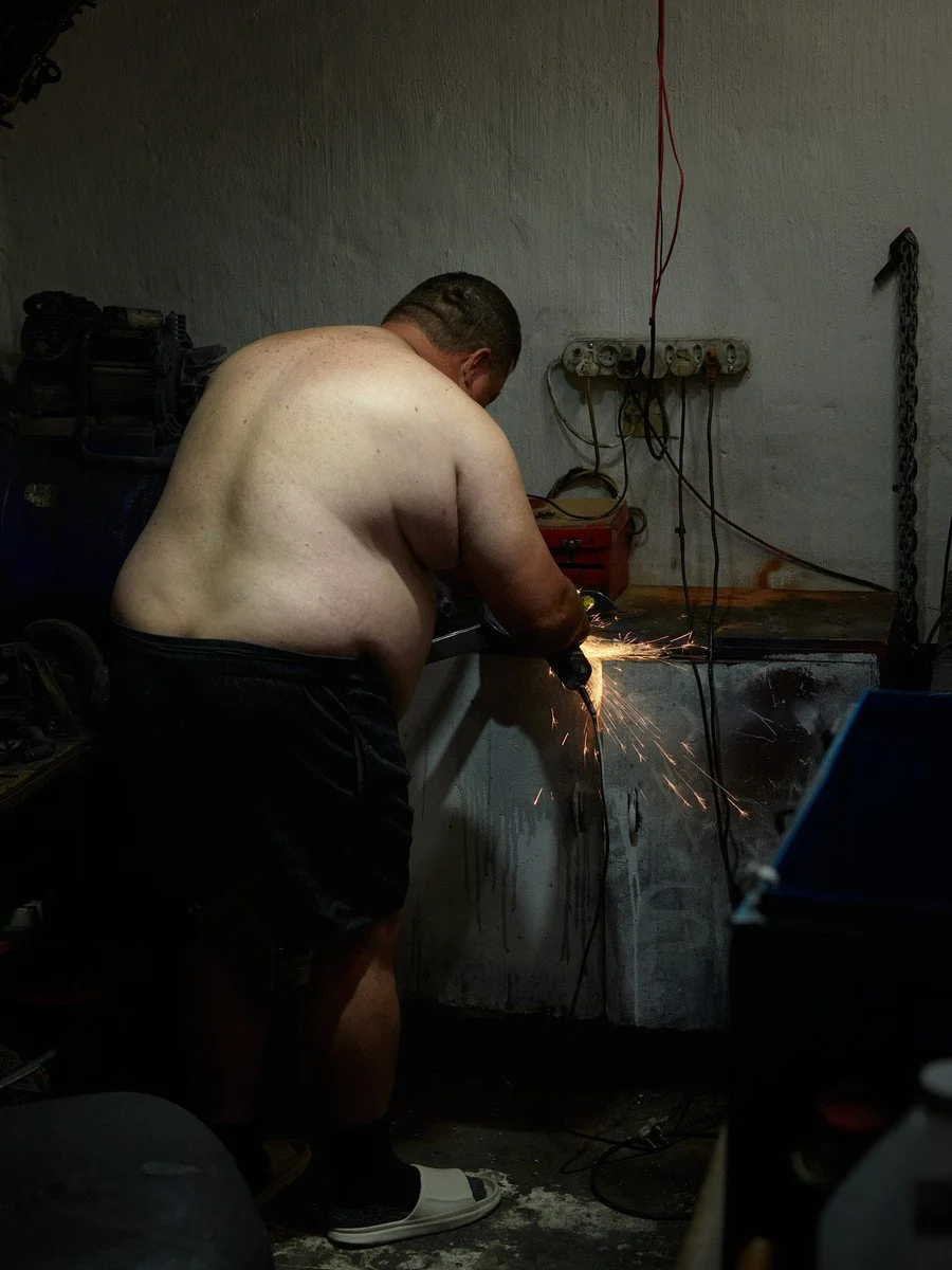 Dawie sharpening my panga (manchete)_25.jpg