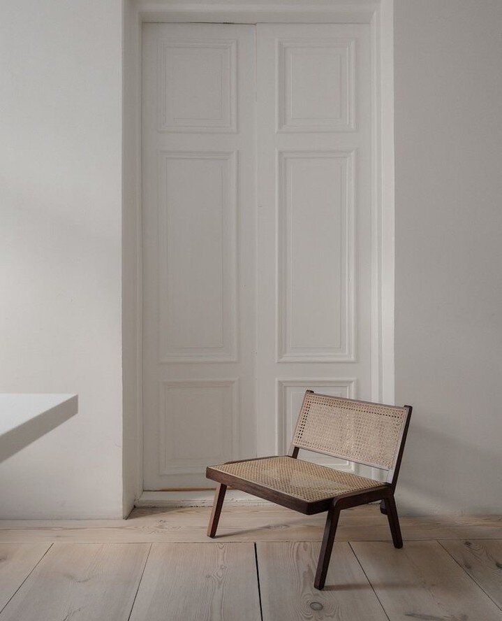 Embracing the serenity of rattan and oak... ⁠
⁠
#interiors #studioan #design