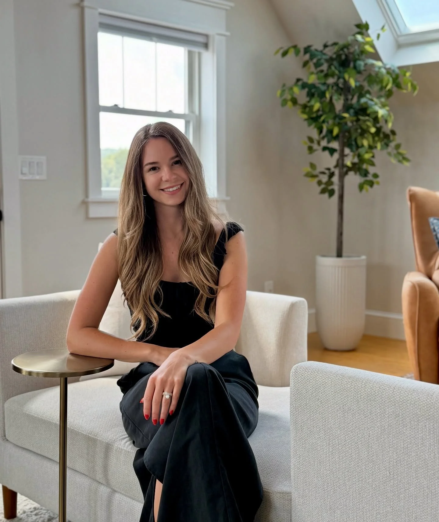Hi! It&rsquo;s time for a reintroduction 🦢

I&rsquo;m Holly, founder and principal designer at Opal Avenue Interior Design in Arizona.

I grew up on job sites with my dad, a general contractor in New England, learning how a house comes together from