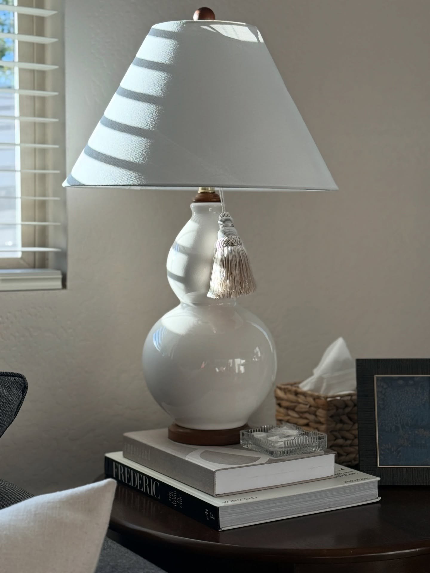 We love how a tassel instantly shifts a vignette. They are chic, textural, and pleasantly unexpected. It&rsquo;s a tiny detail that changes the feel of a room.

&bull;
&bull;
&bull;

#ArizonaDesignStudio #CuratedInteriors #ScottsdaleInteriorDesign #R