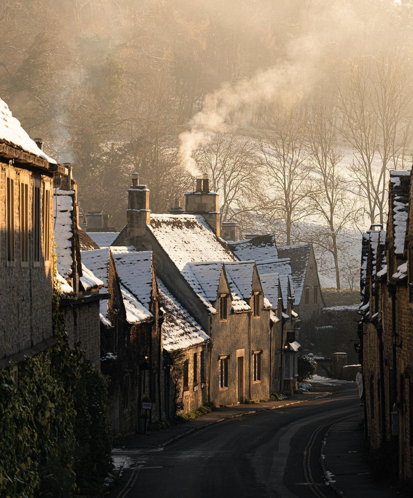☀️ Good morning to the UK and goodnight to LA 🌙! 

I can&rsquo;t wait to share more memories from my recent trip around SE England. These were just a few moments visiting Castle Combe. I can see why they call it one of the most beautiful places in t
