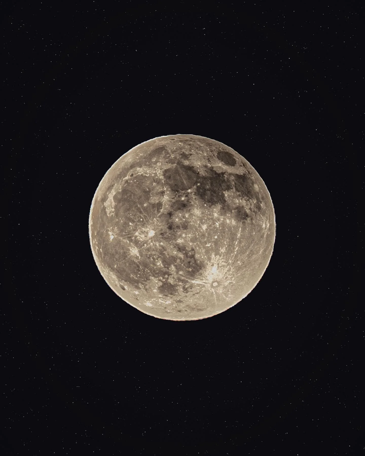 🌕 Sharing a photo of our mysterious moon In honor of #howtowinfriendsanddisappearpeople season 1 being available from @qcodemedia for everyone to listen to 🎧! 

Dark and mysterious things always happen under the moonlight 😉 

So happy and thankful