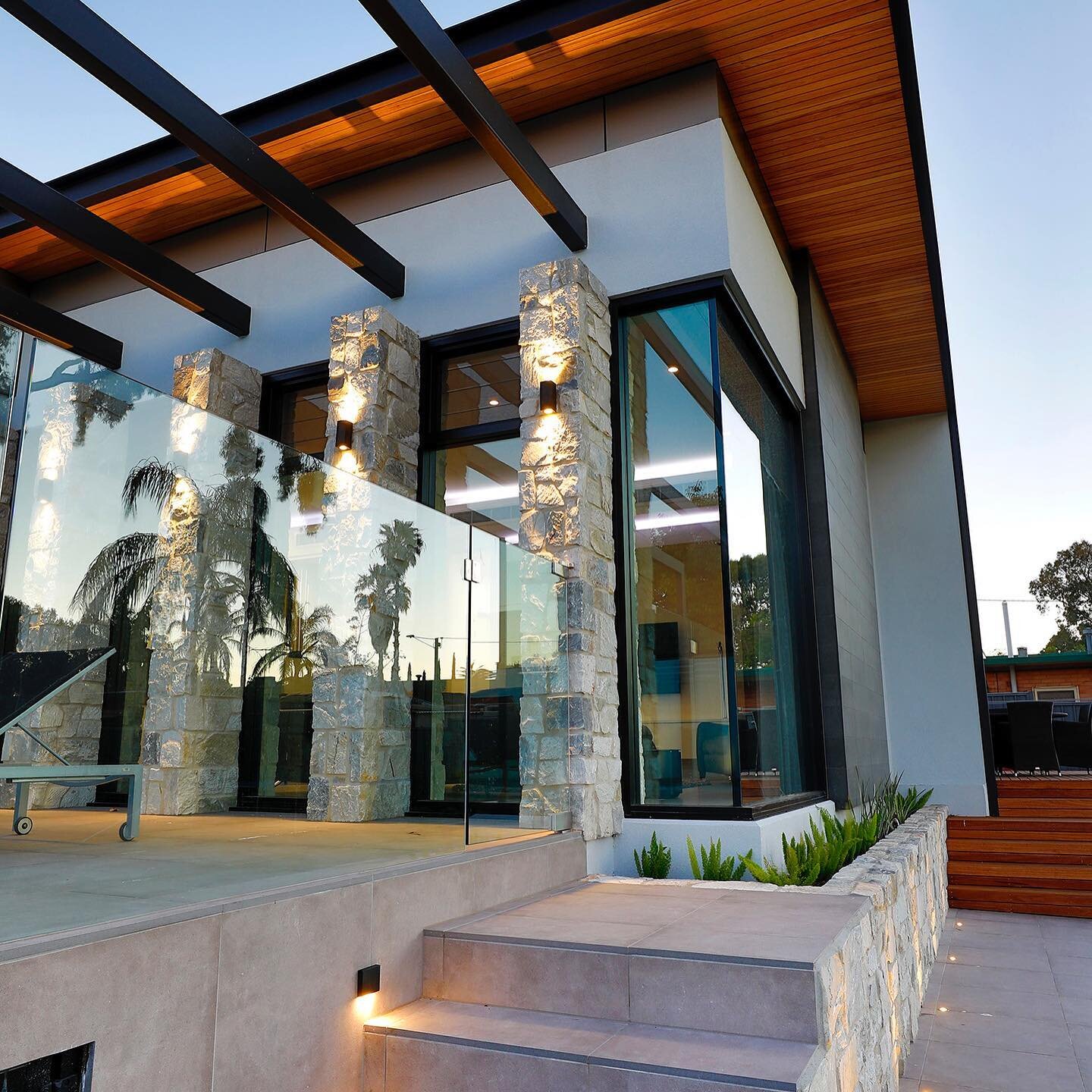 Flashback, one of our faves from 2019. #adelaidearchitecture #moderndesignhomes #alspec #doubleglazed #modernhouses #agg