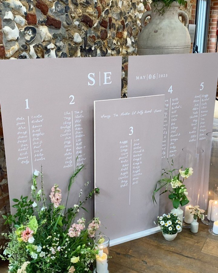 Giving last weekends table plan it&rsquo;s own post. Finalising the plan for it the week of the wedding with last minute additions of one of our stone pots set behind on a plinth and layering the boards for a statement entrance piece into @oxneadhall