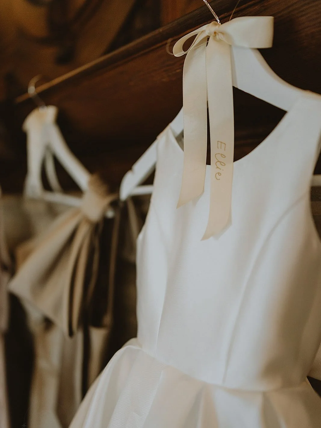 Love these shots at @hengrave_hall capturing our hot foiled calligraphy bows tied to the bride and each girls&rsquo; hanger. ✨

Taken by @estherroseweddings 
#bridalprep #foilembossed #hotfoillettering #calligraphybows #bowsofinstagram #bow