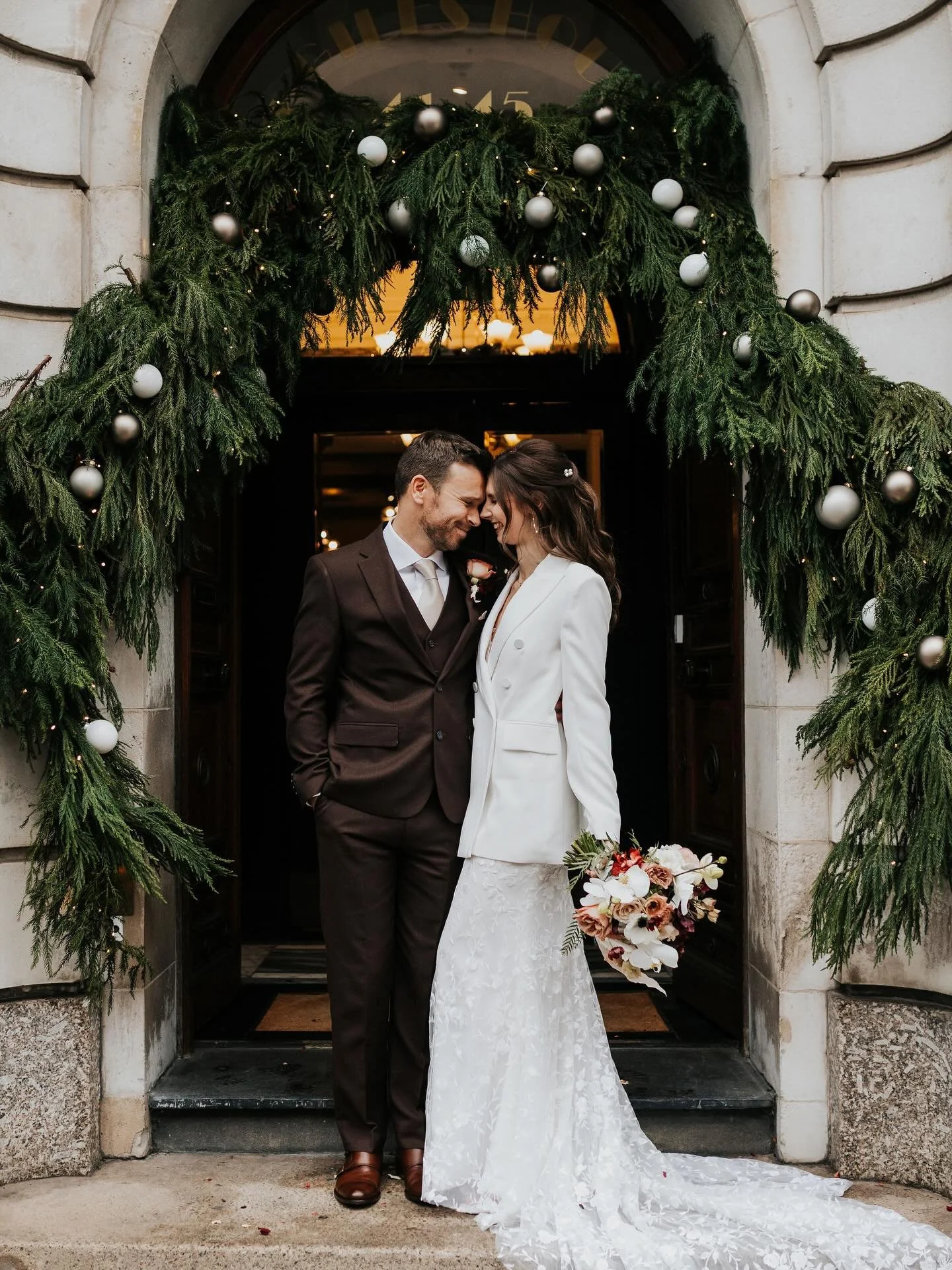 I&rsquo;m so, so happy to be immersed in winter weddings this year - something so special about the cosy, candlelit moments and festive romance in the air ✨🖤

If you&rsquo;re thinking about some styling details for your winter wedding next year then
