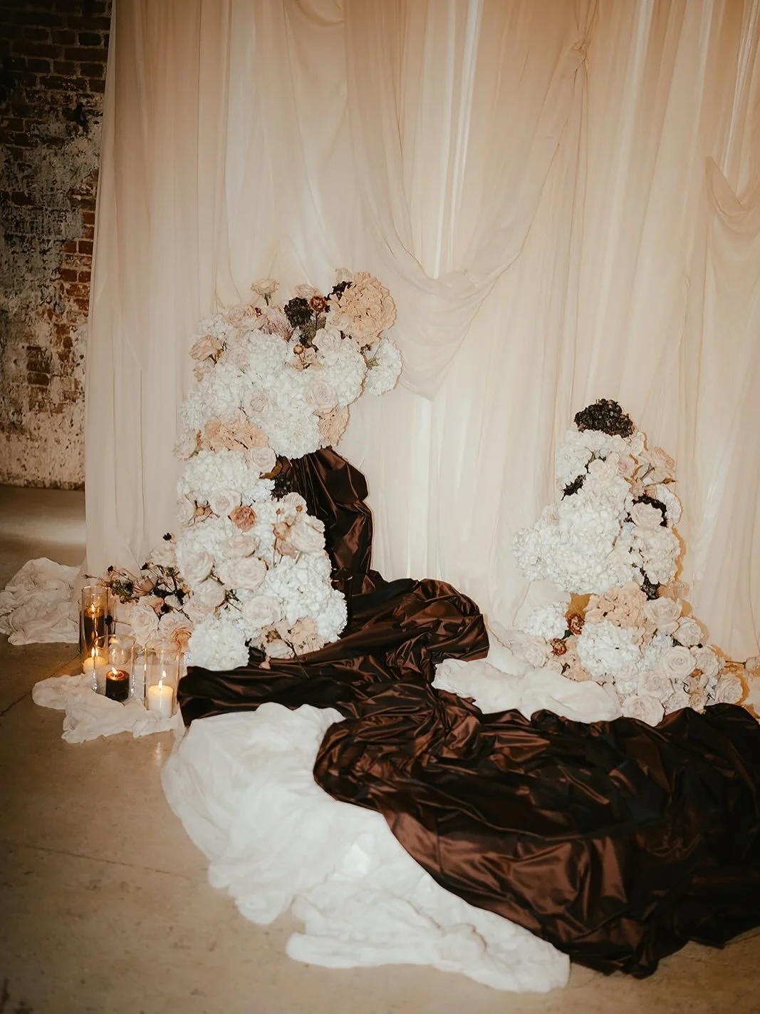 Modern, romantic, organically draped fabric backdrops are fast becoming a favourite to style ✨✨

Images @jessicarenphotography_uk 
Venue @godwickweddings 
Flowers and platform @floralsistas 

#fabricbackdrop #ceremonybackdrop #godwickbarn #norfolkwed